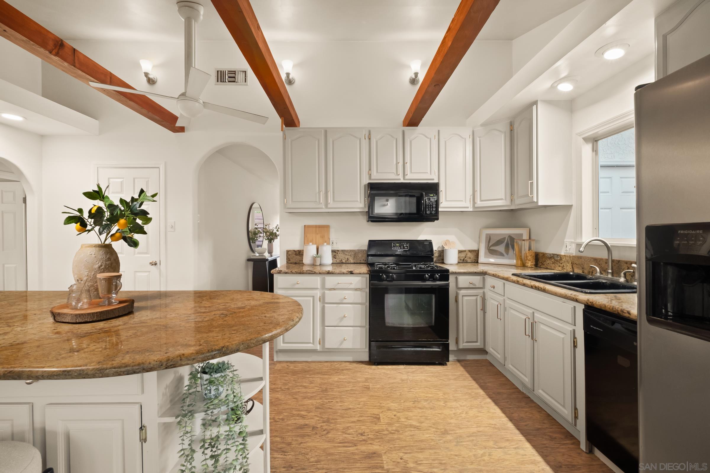 Detail Gallery Image 6 of 43 For 2713  Lancelot Dr, Oceanside,  CA 92054 - 3 Beds | 1/1 Baths