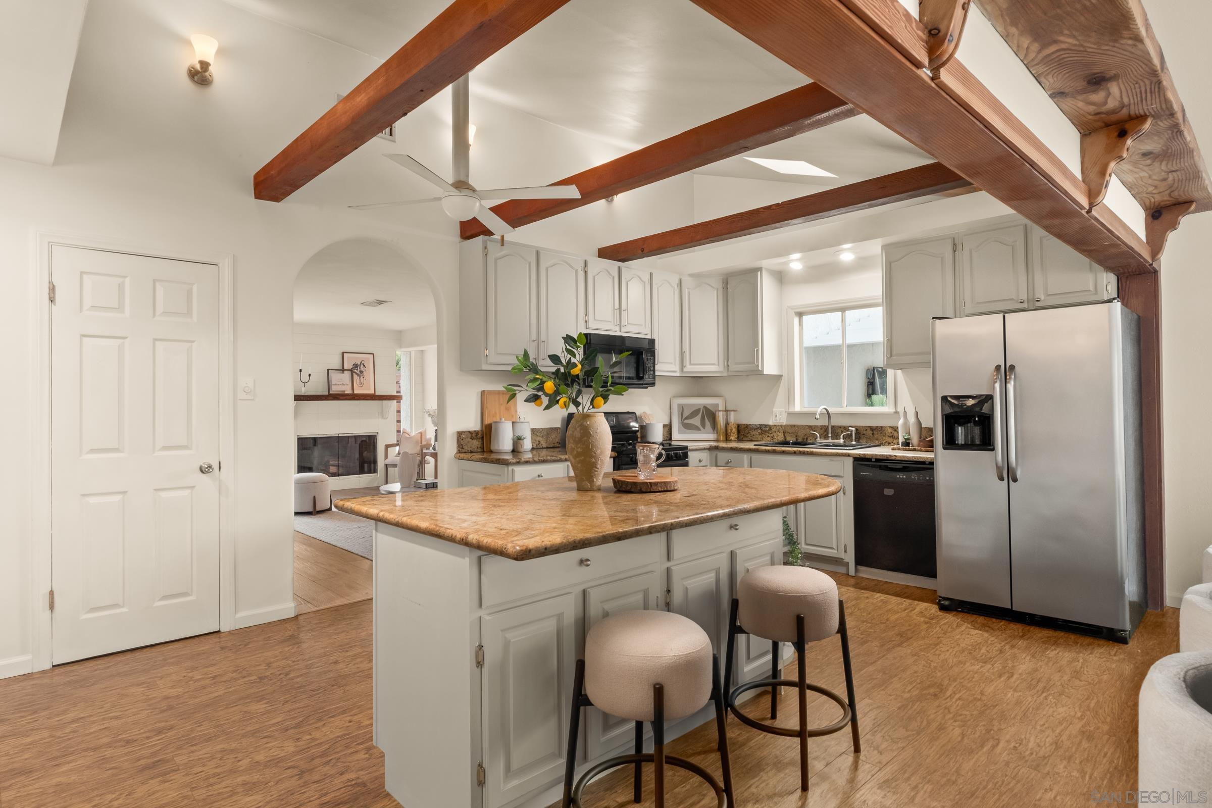 Detail Gallery Image 7 of 43 For 2713  Lancelot Dr, Oceanside,  CA 92054 - 3 Beds | 1/1 Baths