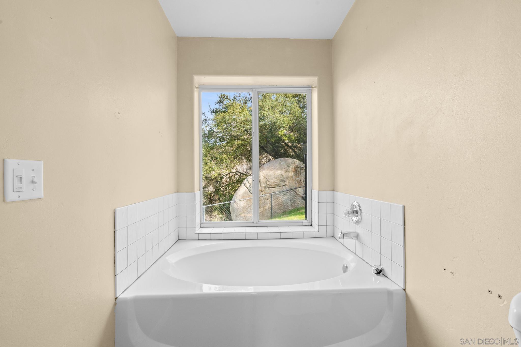 Detail Gallery Image 17 of 33 For 28703  Jenny Jay Court, Valley Center,  CA 92082 - 4 Beds | 3 Baths