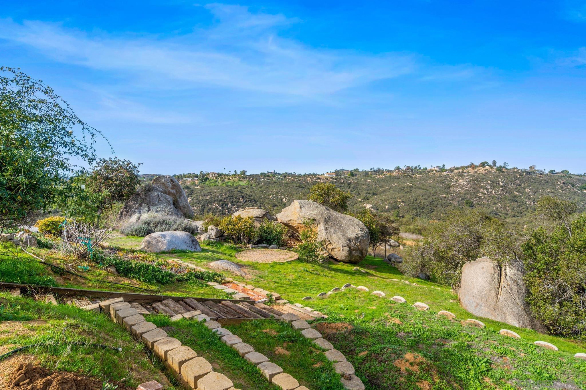 Detail Gallery Image 30 of 33 For 28703  Jenny Jay Court, Valley Center,  CA 92082 - 4 Beds | 3 Baths