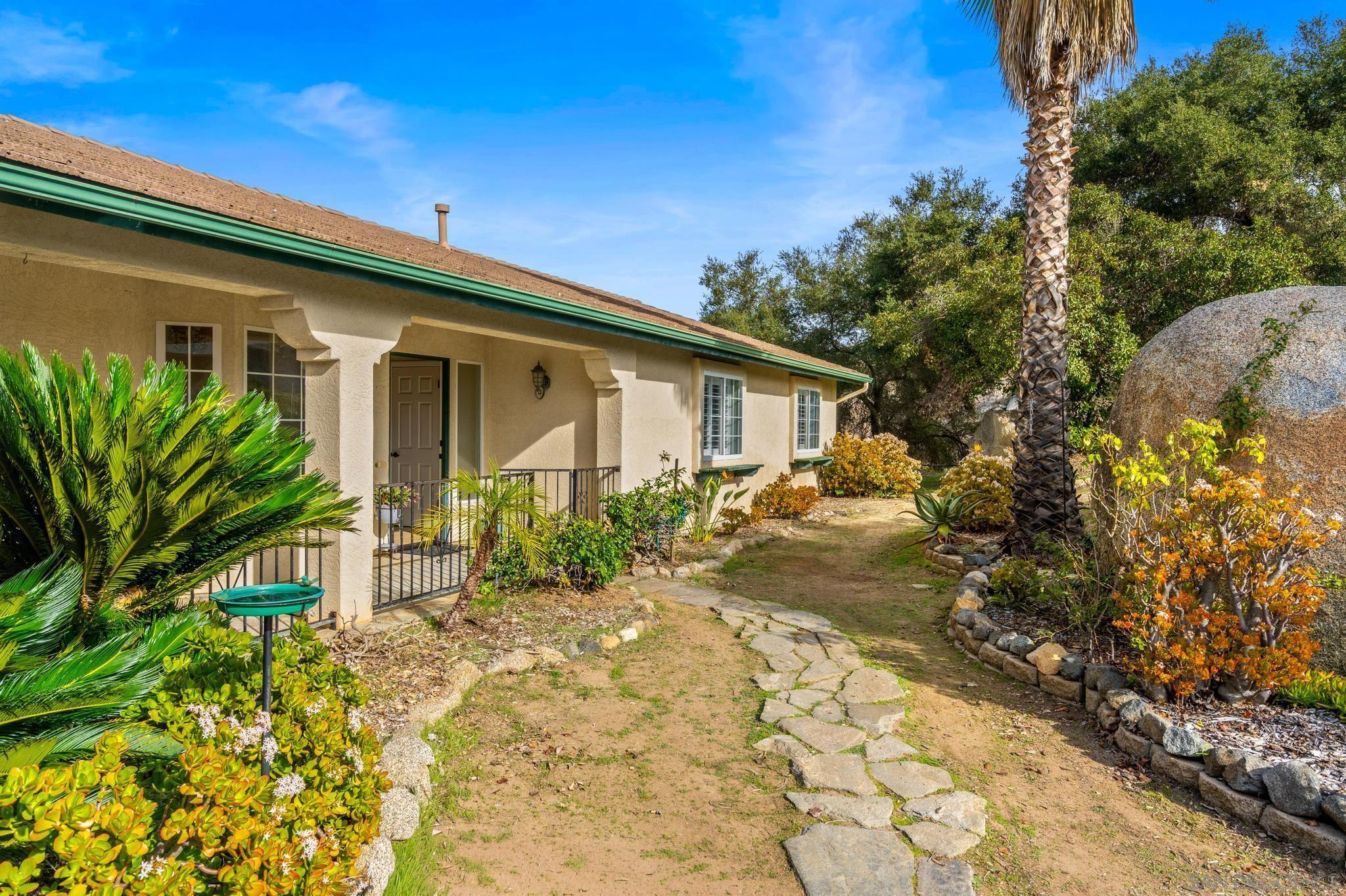 Detail Gallery Image 4 of 33 For 28703  Jenny Jay Court, Valley Center,  CA 92082 - 4 Beds | 3 Baths