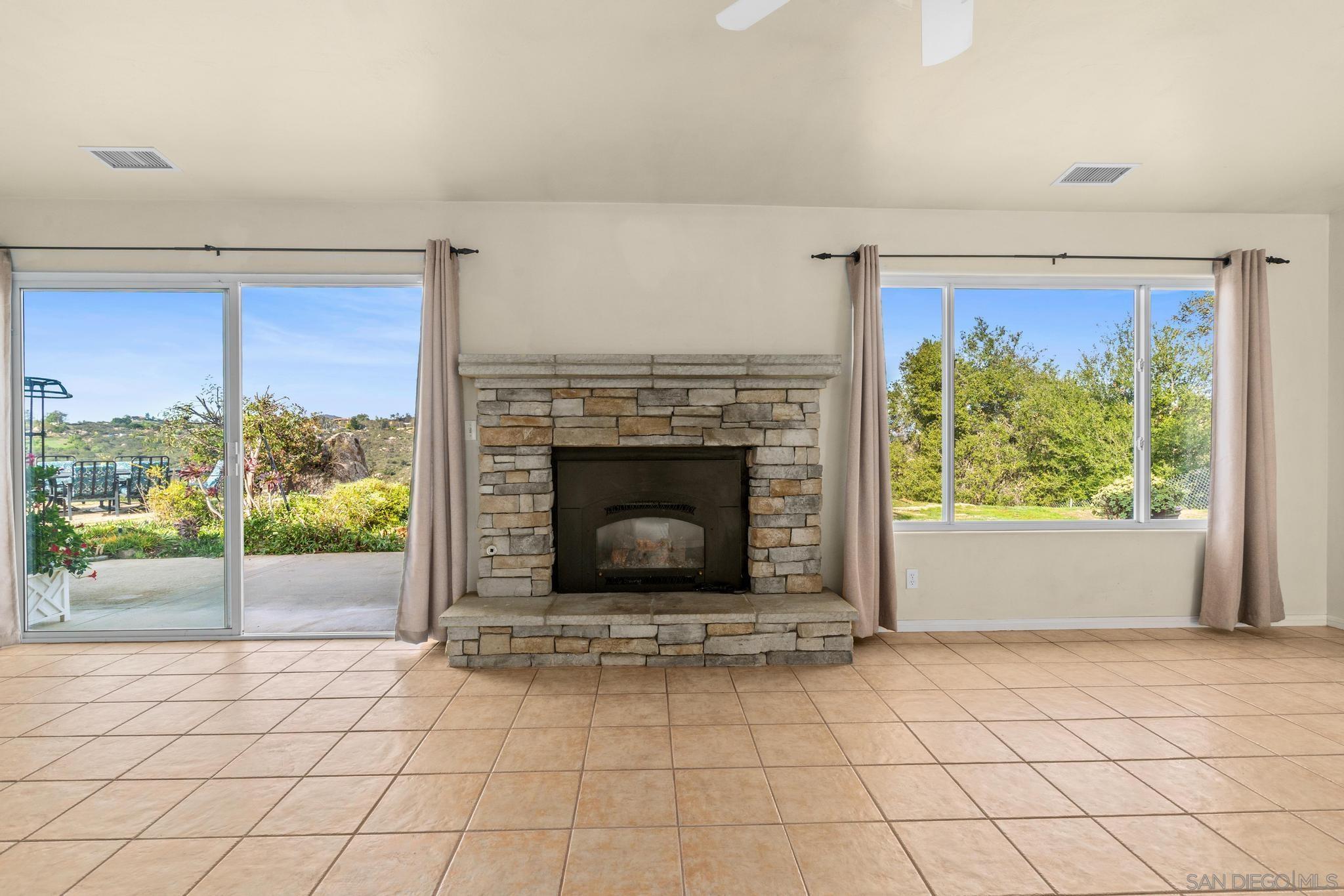 Detail Gallery Image 7 of 33 For 28703  Jenny Jay Court, Valley Center,  CA 92082 - 4 Beds | 3 Baths