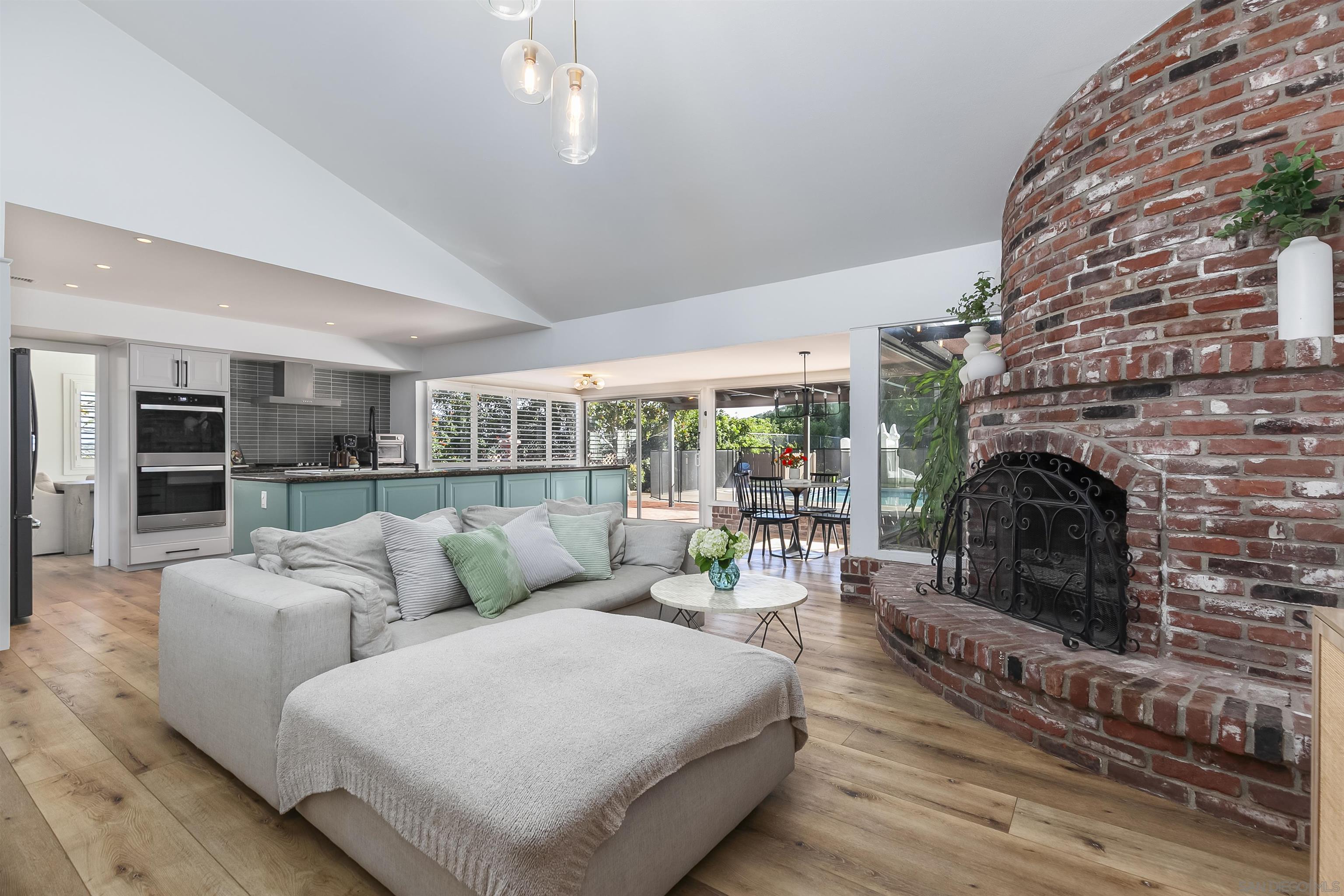 Detail Gallery Image 24 of 74 For 6641  Murray Park Dr, San Diego,  CA 92120 - 5 Beds | 2/1 Baths