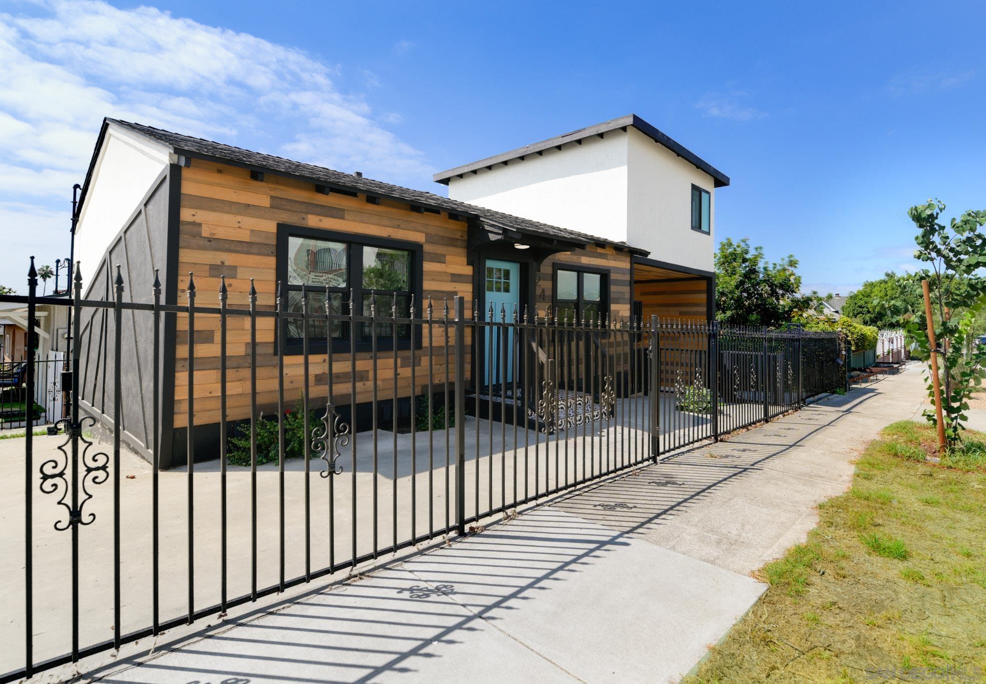 Detail Gallery Image 2 of 29 For 244  26th St, San Diego,  CA 92102 - 2 Beds | 2 Baths