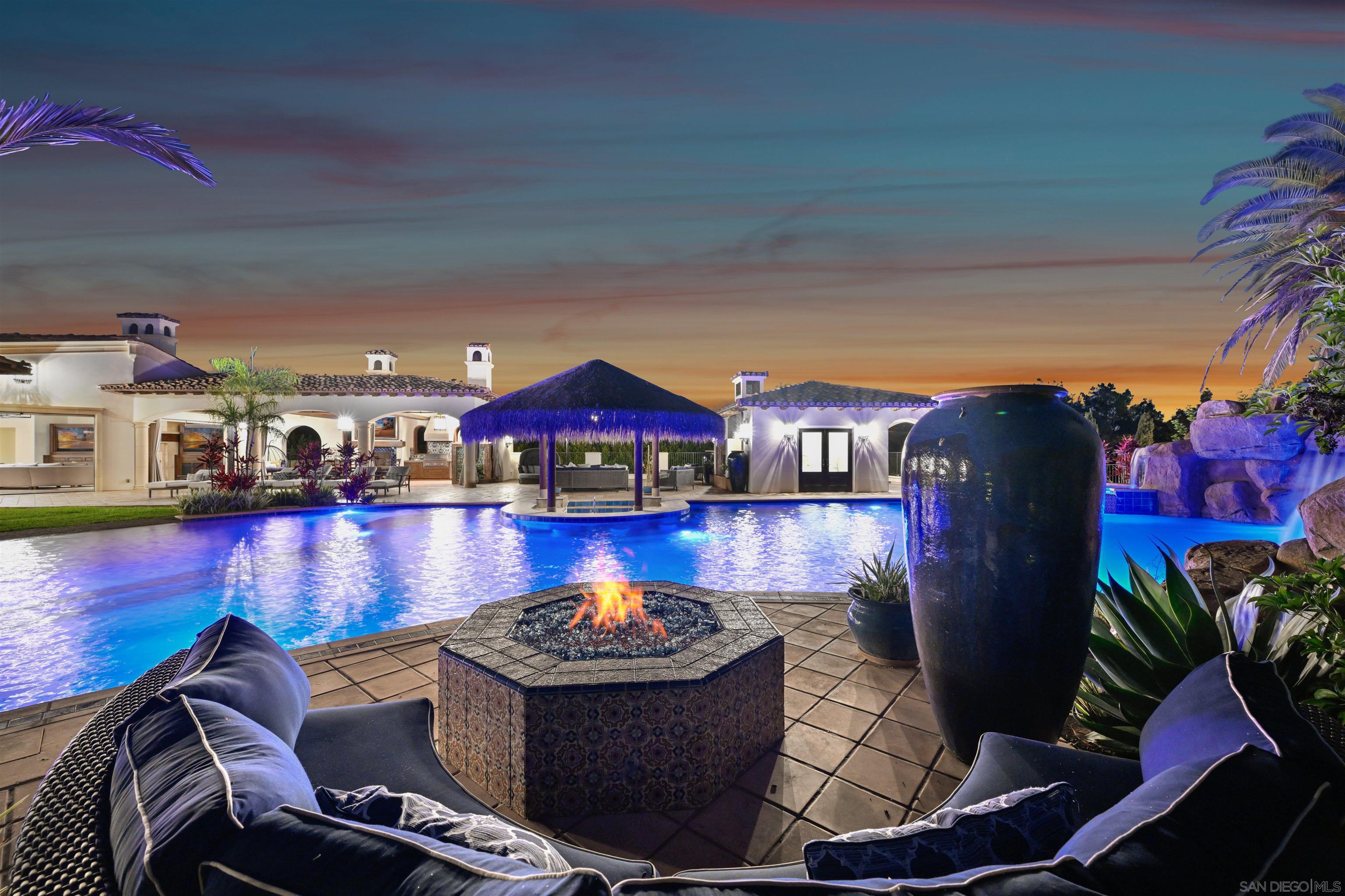 Detail Gallery Image 4 of 42 For 7031  Las Colinas, Rancho Santa Fe,  CA 92067 - 8 Beds | 10/2 Baths