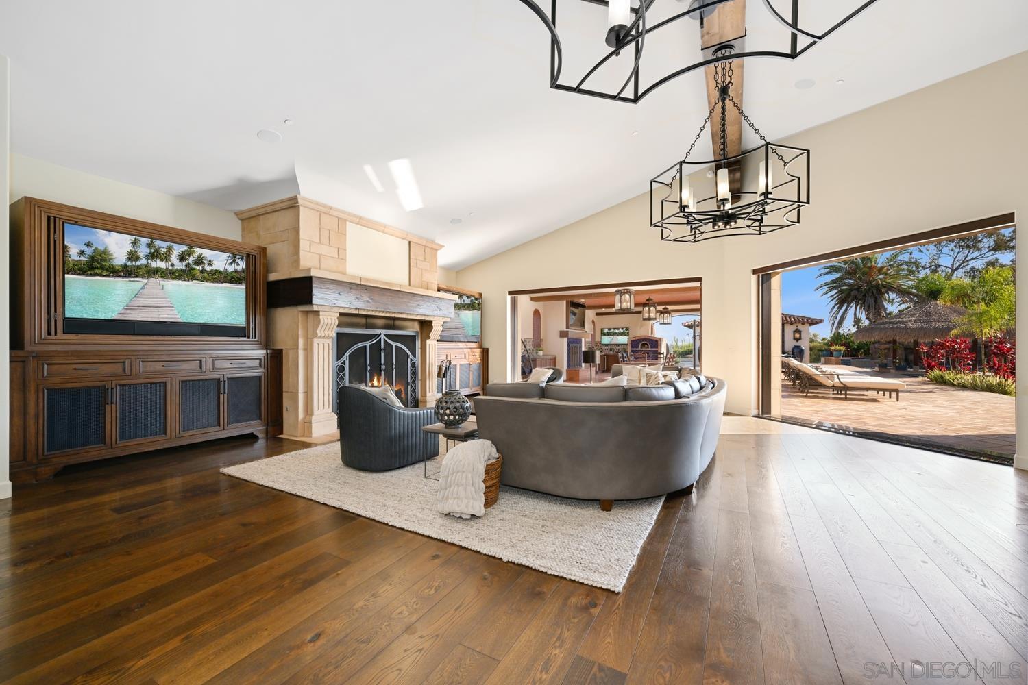 Detail Gallery Image 8 of 42 For 7031  Las Colinas, Rancho Santa Fe,  CA 92067 - 8 Beds | 10/2 Baths