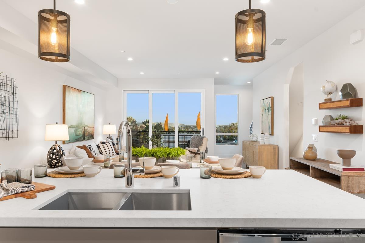 Front Image Thumbnail for SD250046075