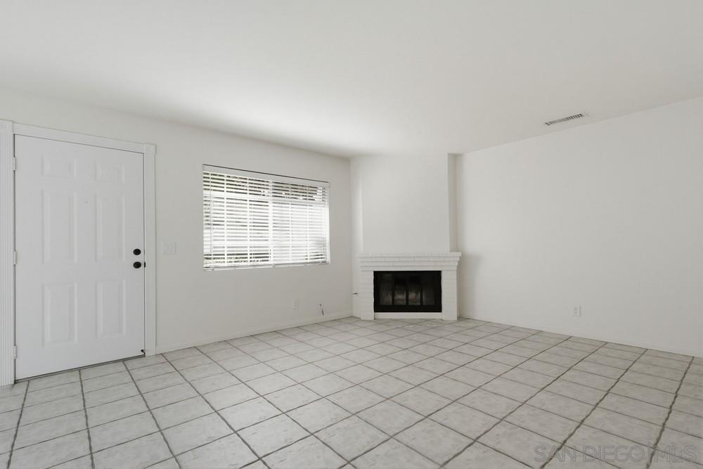 Detail Gallery Image 12 of 47 For 10180  Palm Glen Dr., Santee,  CA 92071 - 3 Beds | 2/1 Baths