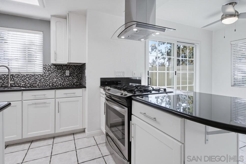 Detail Gallery Image 4 of 47 For 10180  Palm Glen Dr., Santee,  CA 92071 - 3 Beds | 2/1 Baths