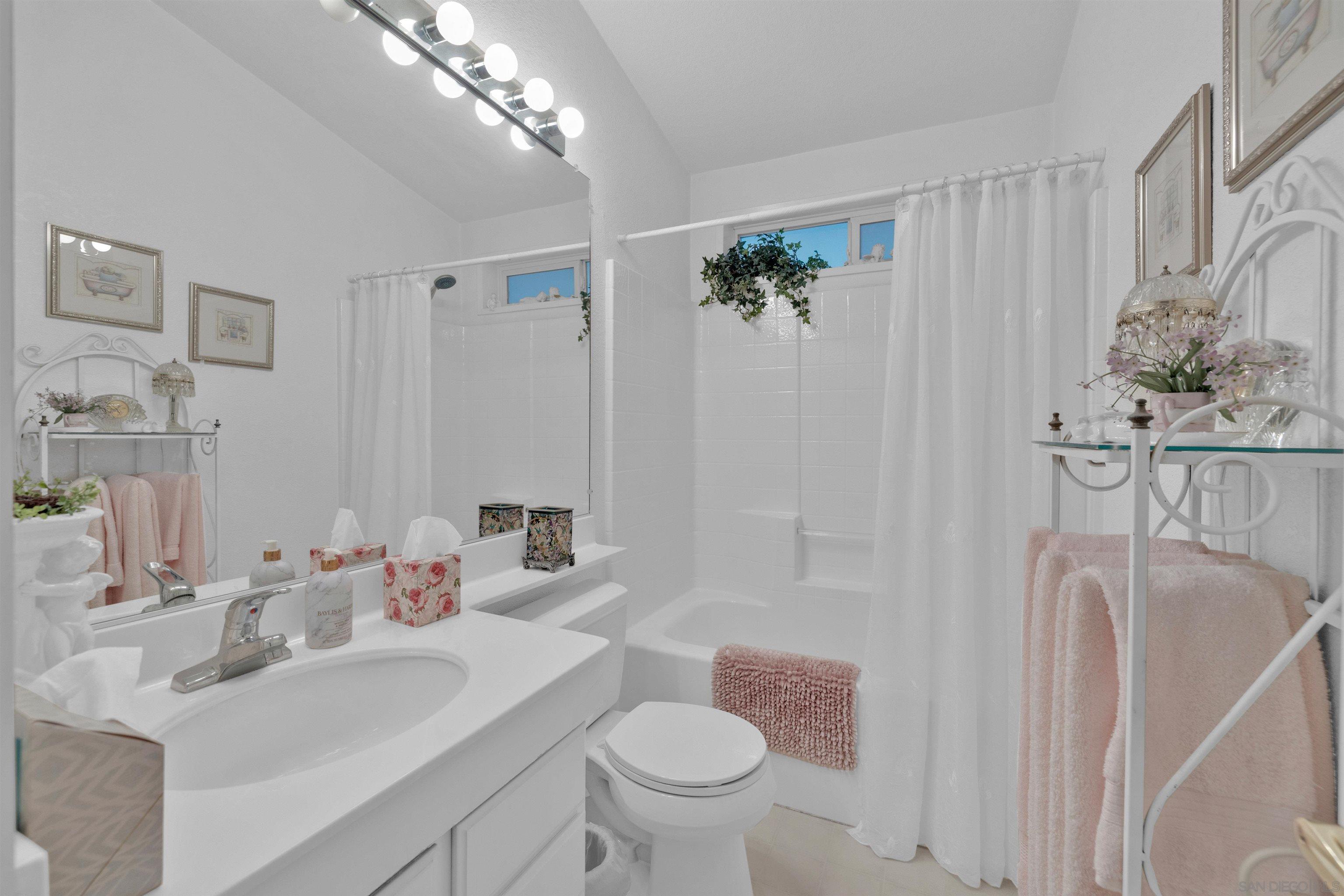 Detail Gallery Image 15 of 28 For 8661  Wintergardens Blvd  #74,  Lakeside,  CA 92040 - 3 Beds | 2 Baths