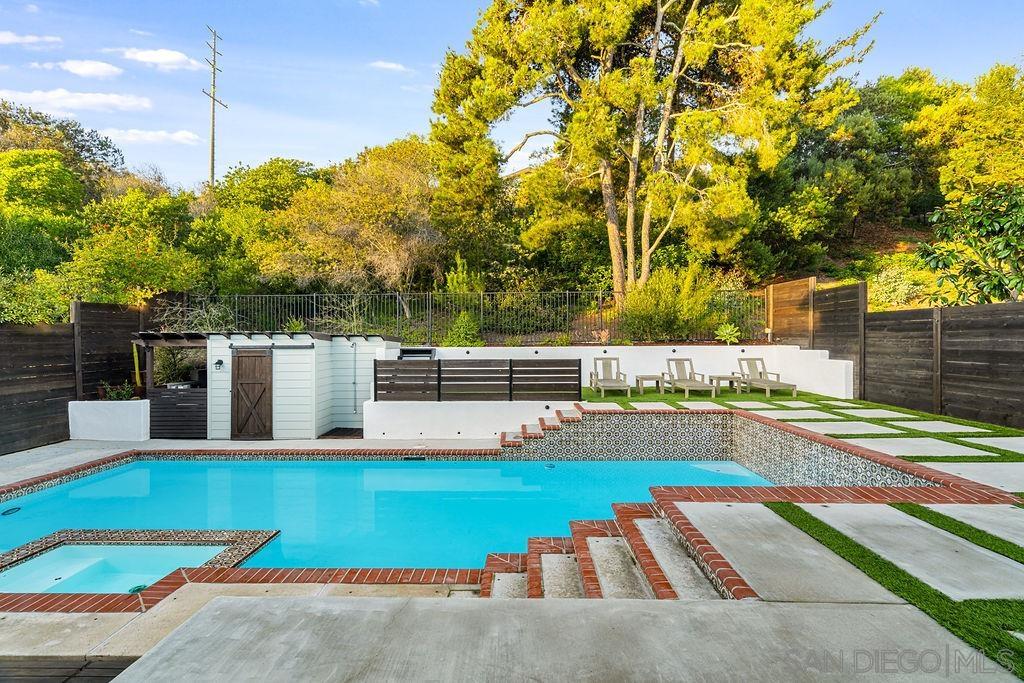 Detail Gallery Image 4 of 37 For 5444  Barkla St, San Diego,  CA 92122 - 4 Beds | 2/1 Baths