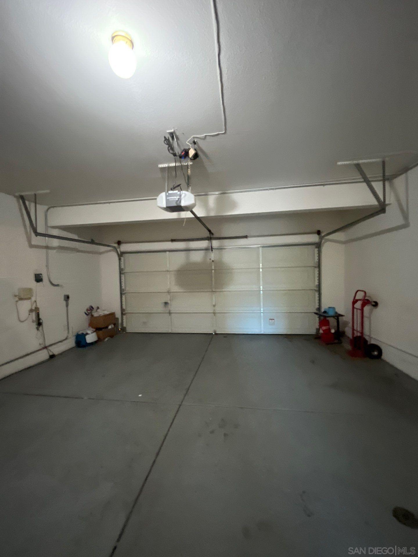 Detail Gallery Image 11 of 62 For 33845  Sattui St, Temecula,  CA 92592 - 6 Beds | 4/1 Baths