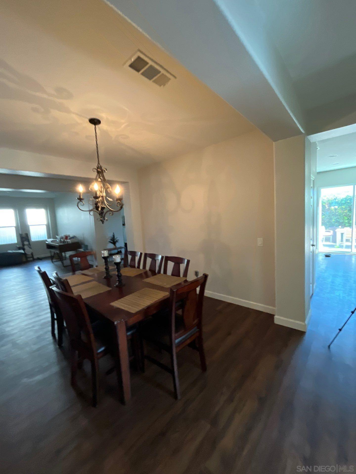 Detail Gallery Image 15 of 62 For 33845  Sattui St, Temecula,  CA 92592 - 6 Beds | 4/1 Baths