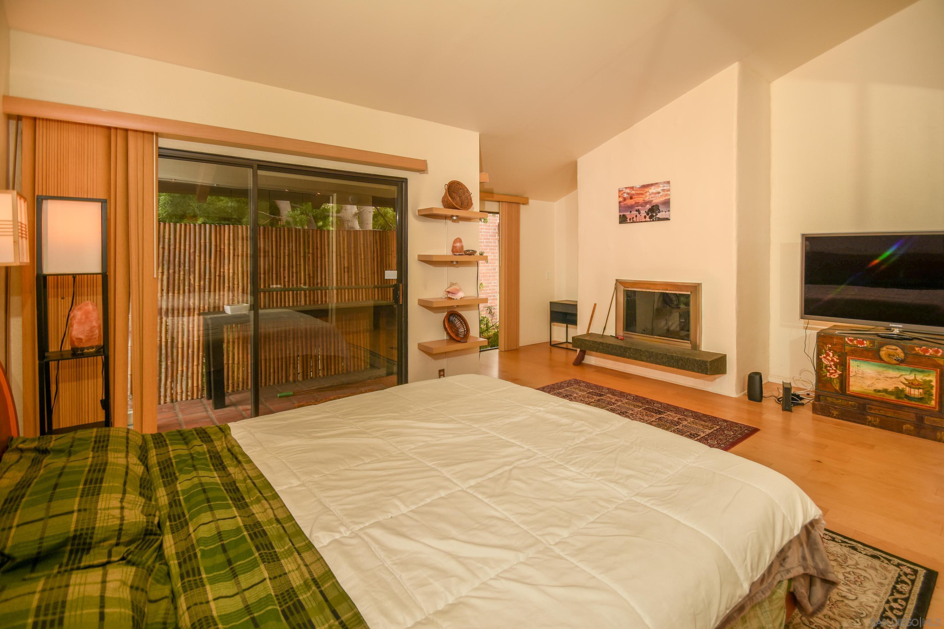 Detail Gallery Image 11 of 22 For 1917  Alga, Carlsbad,  CA 92009 - 2 Beds | 2/1 Baths