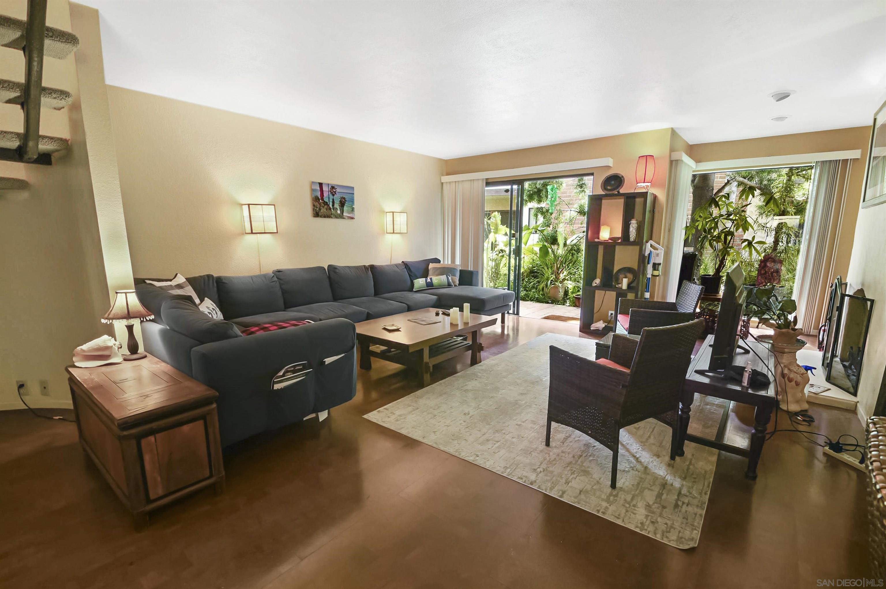 Detail Gallery Image 3 of 22 For 1917  Alga, Carlsbad,  CA 92009 - 2 Beds | 2/1 Baths