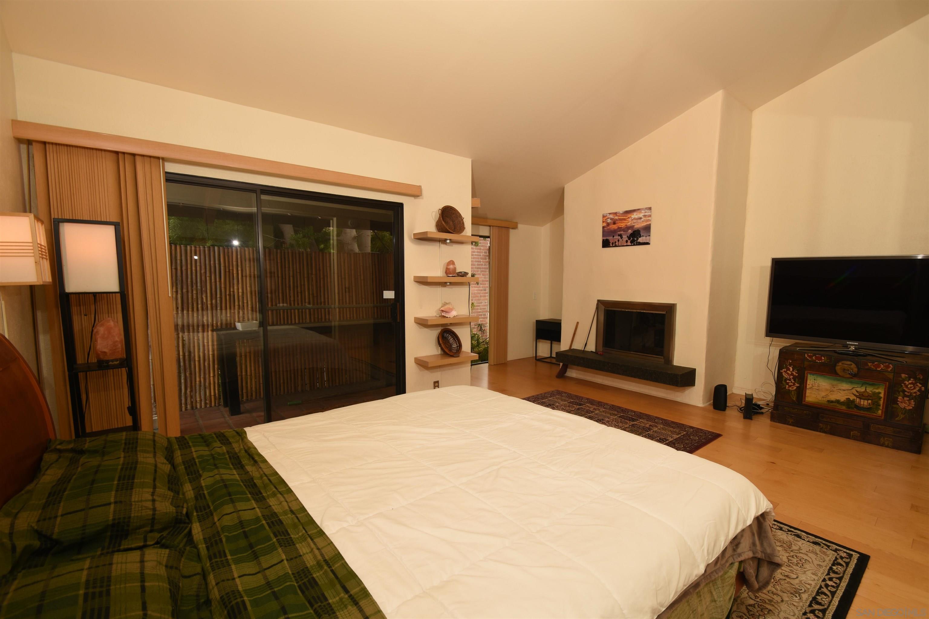 Detail Gallery Image 10 of 22 For 1917  Alga, Carlsbad,  CA 92009 - 2 Beds | 2/1 Baths