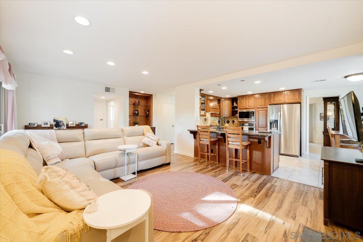 Detail Gallery Image 16 of 73 For 872  Oro Grande Street, Oceanside,  CA 92057 - 3 Beds | 2/1 Baths