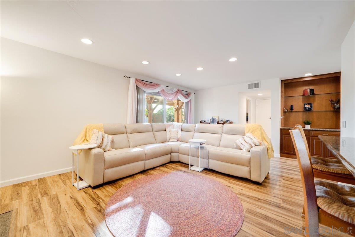 Detail Gallery Image 17 of 73 For 872  Oro Grande Street, Oceanside,  CA 92057 - 3 Beds | 2/1 Baths