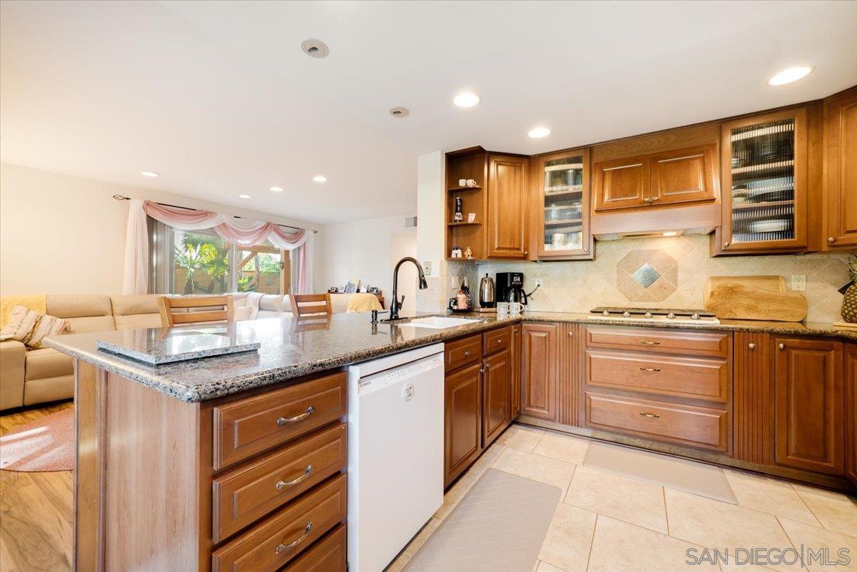 Detail Gallery Image 20 of 73 For 872  Oro Grande Street, Oceanside,  CA 92057 - 3 Beds | 2/1 Baths