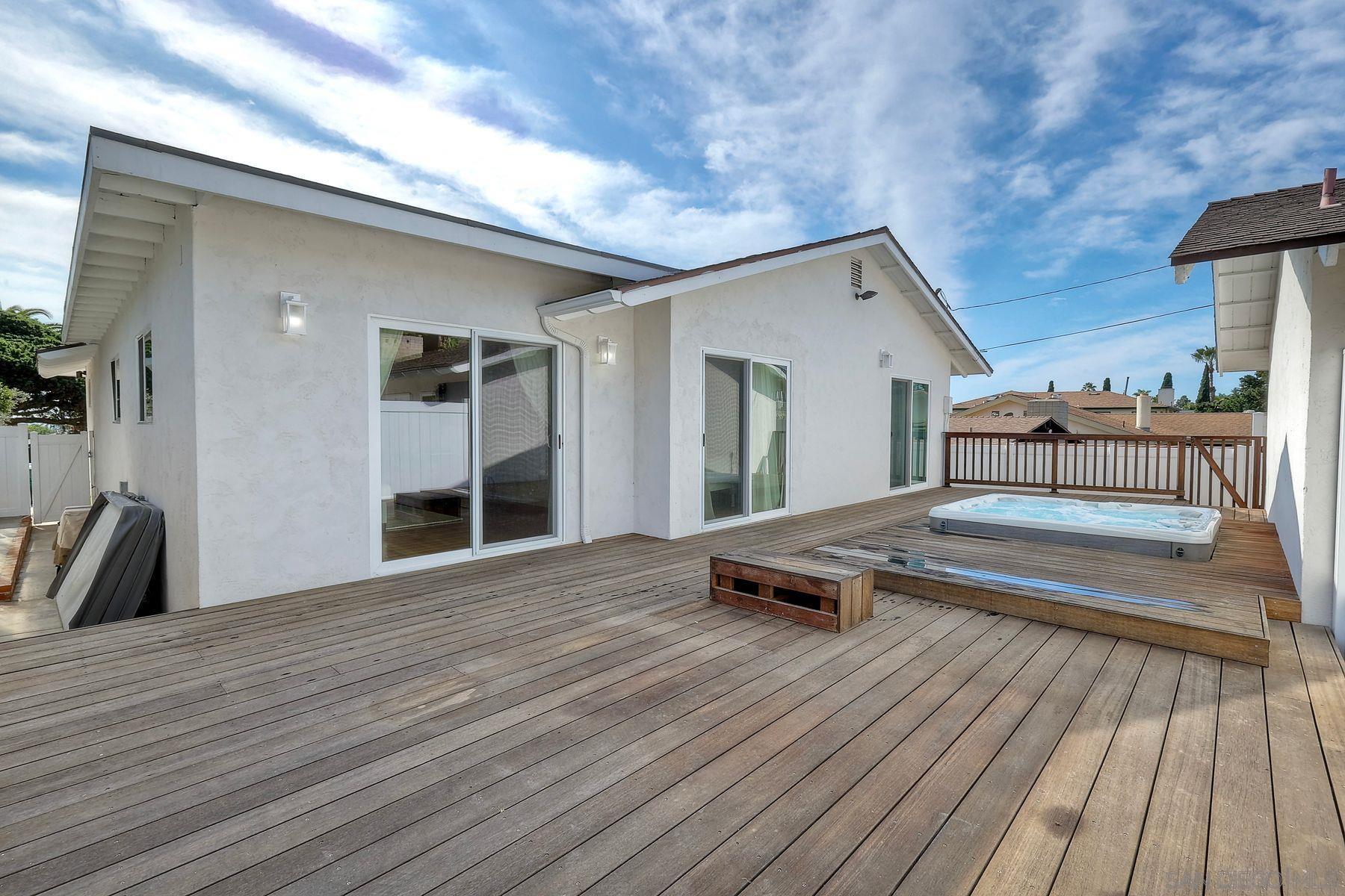 Detail Gallery Image 11 of 35 For 1166  Agate St, San Diego,  CA 92109 - 3 Beds | 2/1 Baths