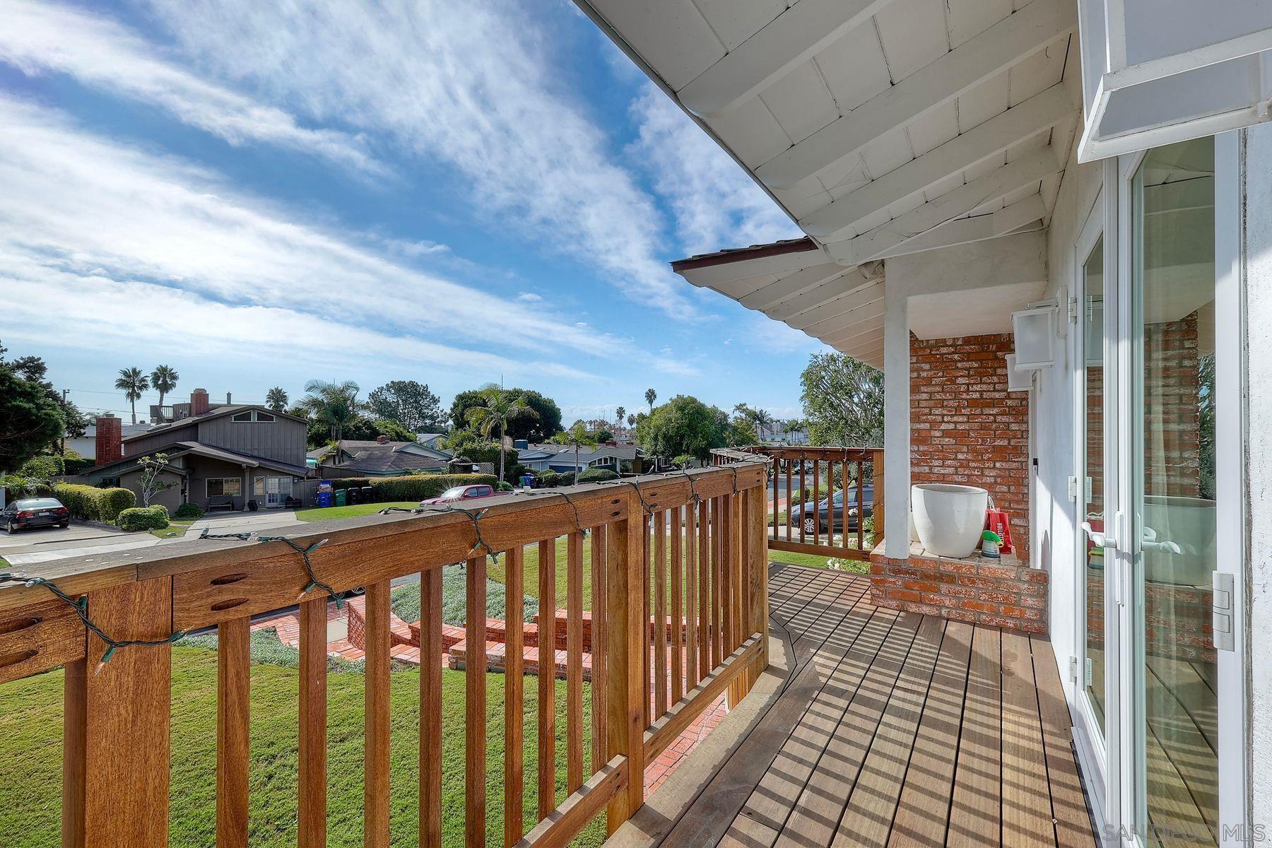 Detail Gallery Image 14 of 35 For 1166  Agate St, San Diego,  CA 92109 - 3 Beds | 2/1 Baths