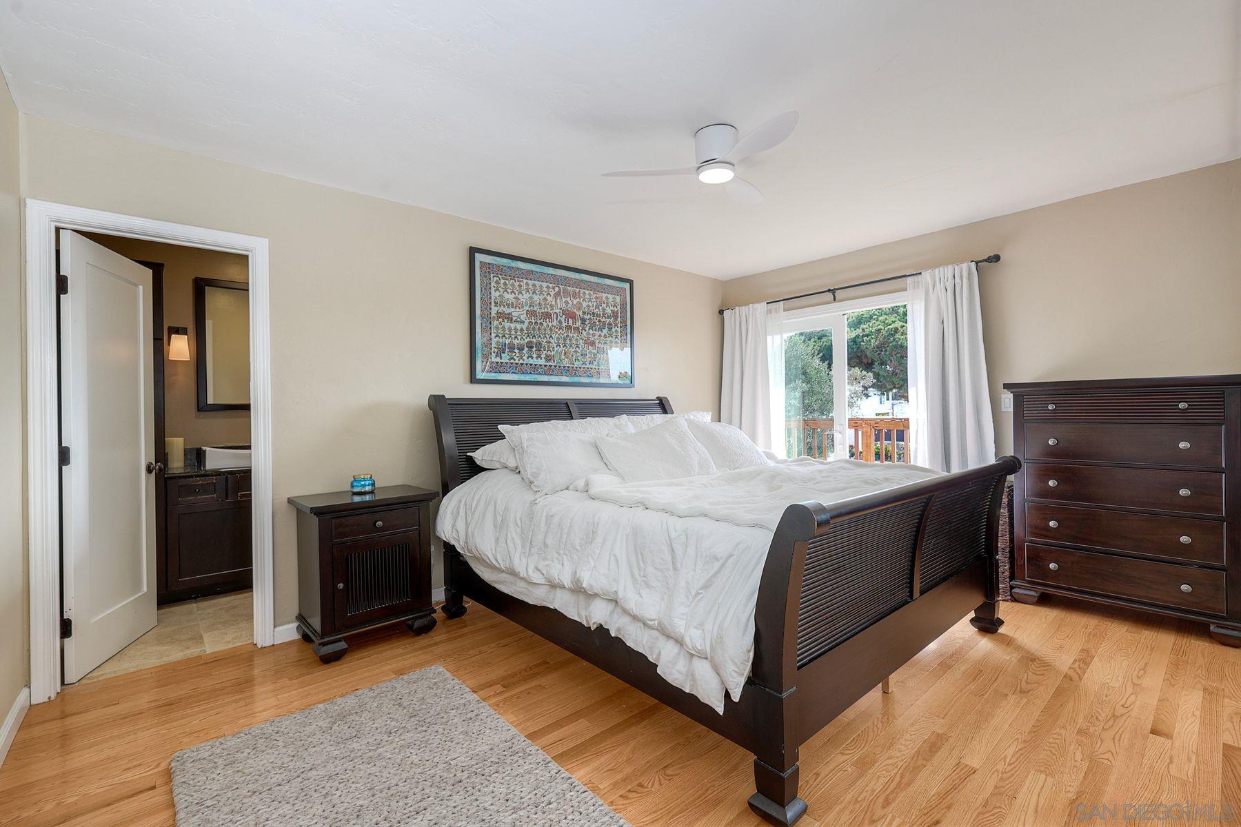 Detail Gallery Image 15 of 35 For 1166  Agate St, San Diego,  CA 92109 - 3 Beds | 2/1 Baths