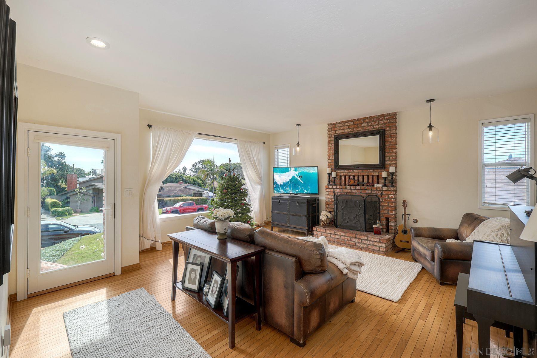 Detail Gallery Image 21 of 35 For 1166  Agate St, San Diego,  CA 92109 - 3 Beds | 2/1 Baths