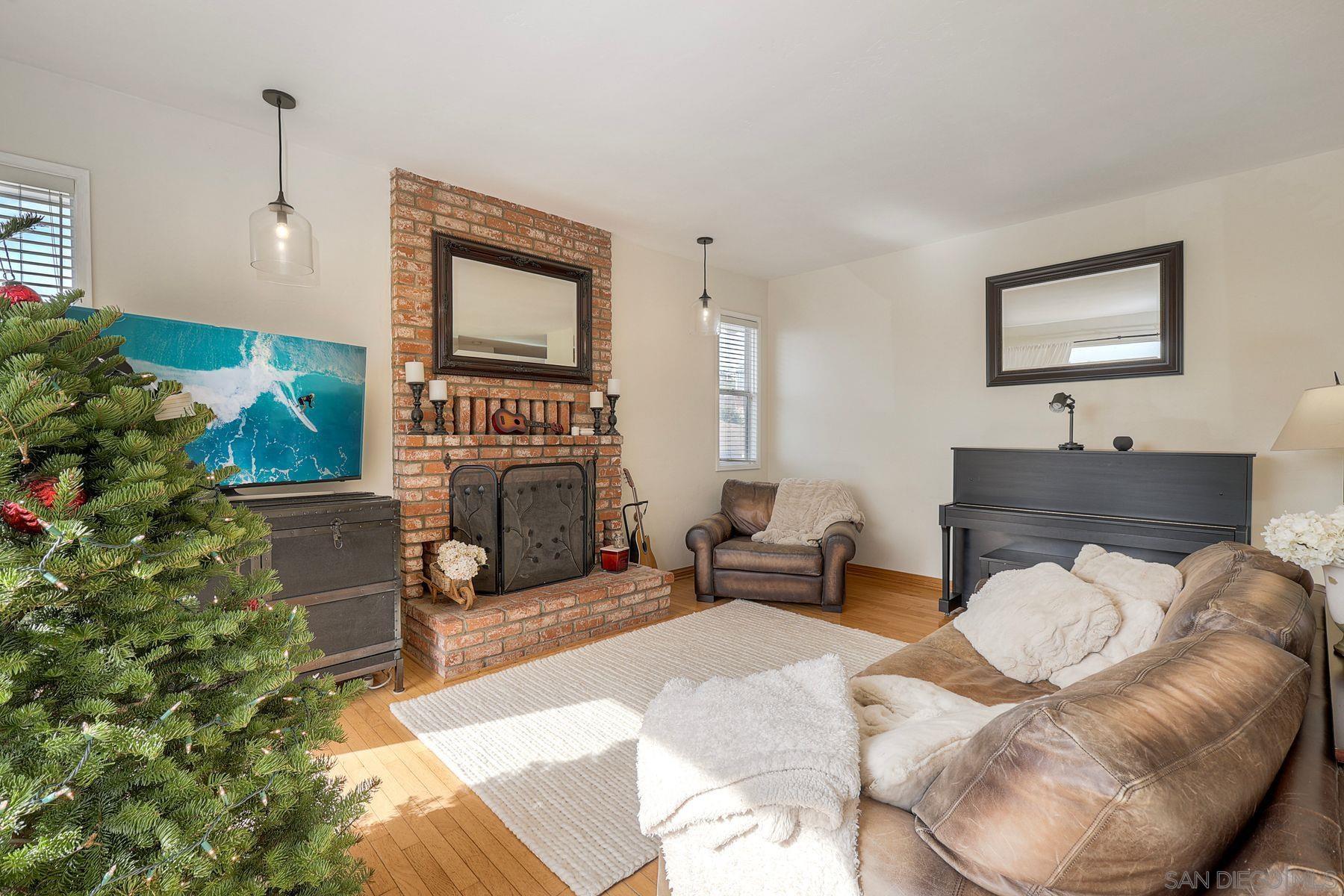 Detail Gallery Image 8 of 35 For 1166  Agate St, San Diego,  CA 92109 - 3 Beds | 2/1 Baths