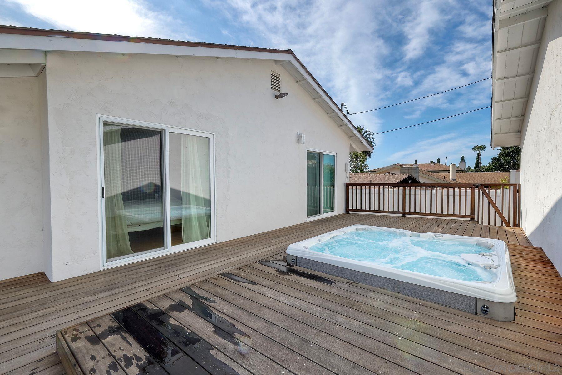 Detail Gallery Image 9 of 35 For 1166  Agate St, San Diego,  CA 92109 - 3 Beds | 2/1 Baths