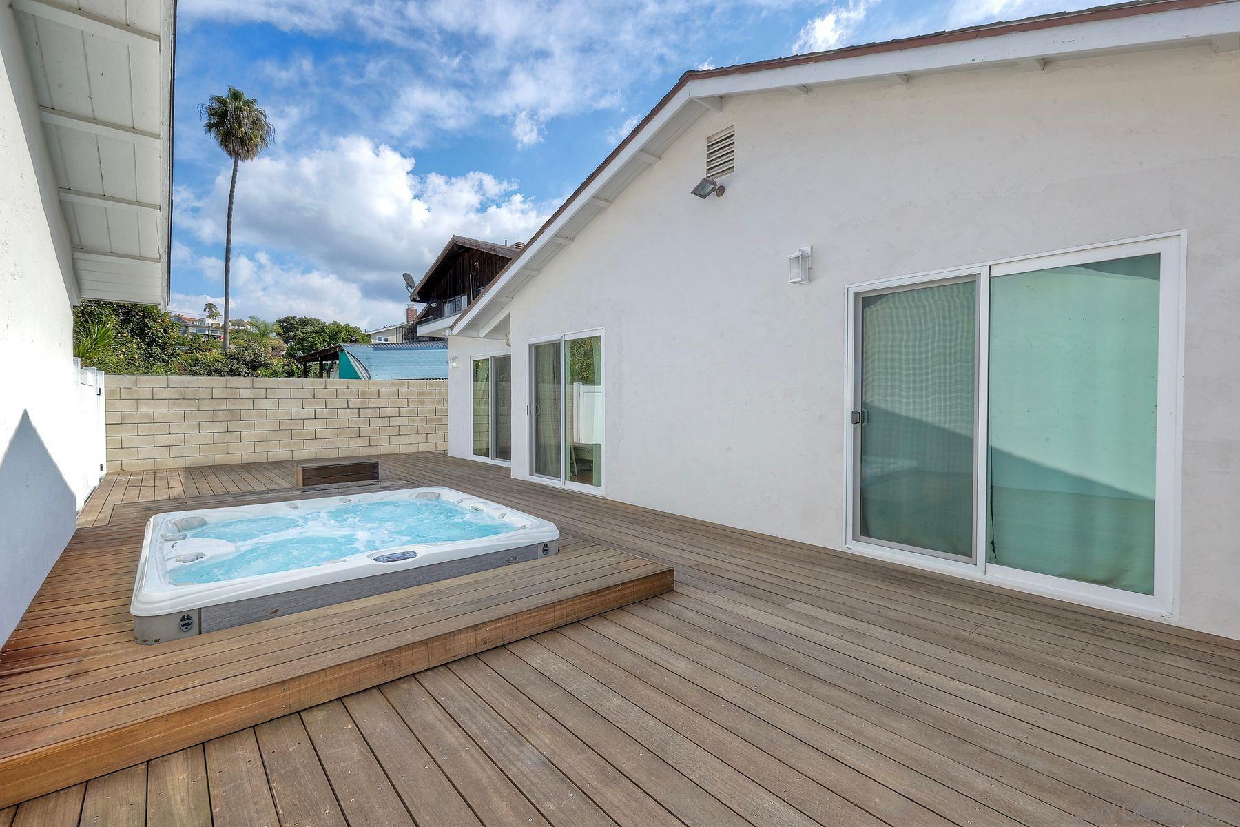 Detail Gallery Image 10 of 35 For 1166  Agate St, San Diego,  CA 92109 - 3 Beds | 2/1 Baths