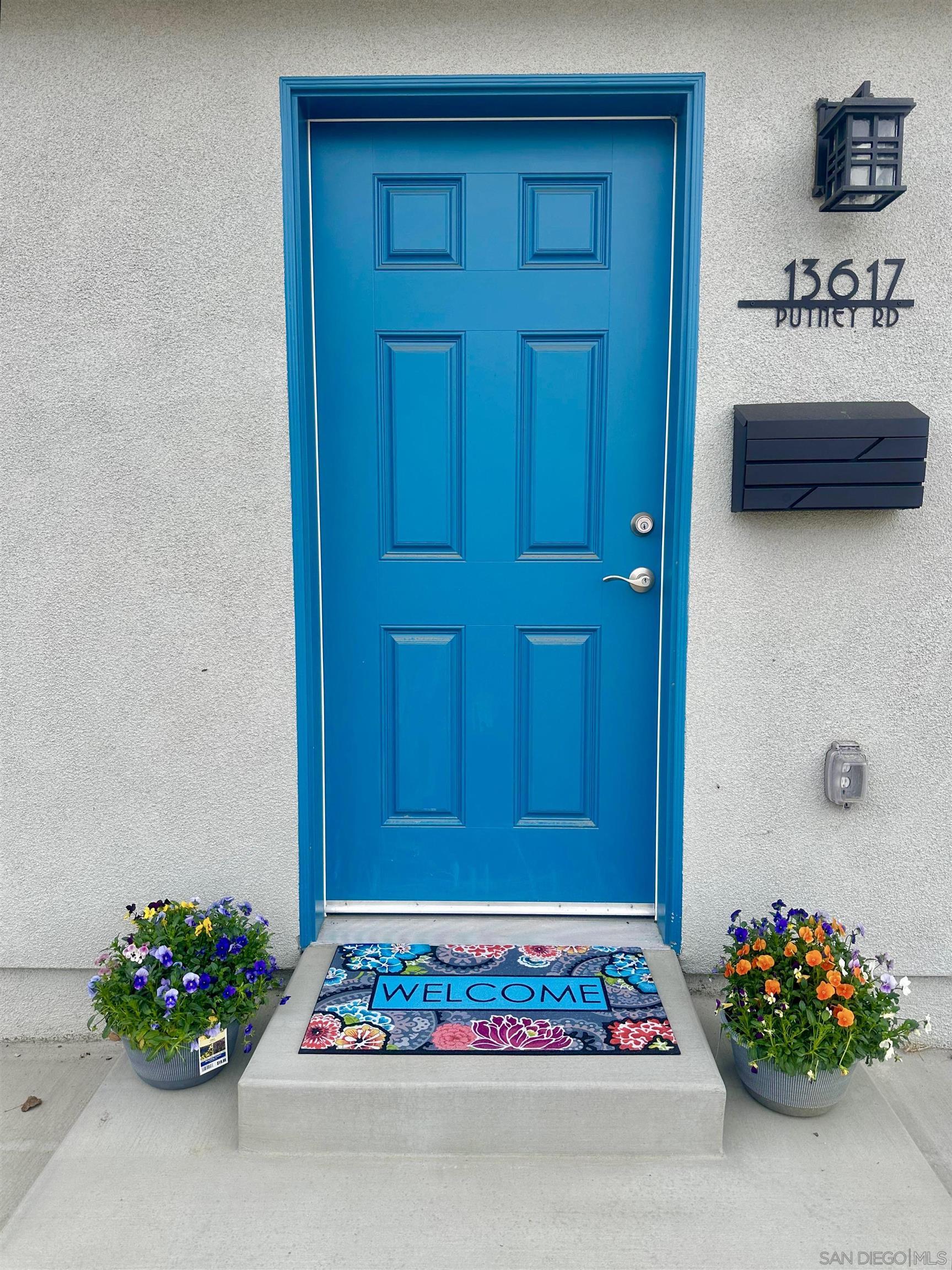 Detail Gallery Image 2 of 35 For 13617  Putney Rd, Poway,  CA 92064 - 2 Beds | 2 Baths