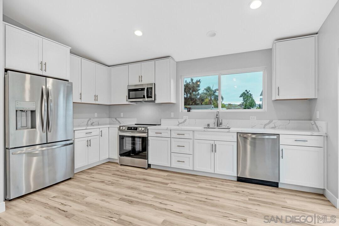 Detail Gallery Image 4 of 35 For 13617  Putney Rd, Poway,  CA 92064 - 2 Beds | 2 Baths