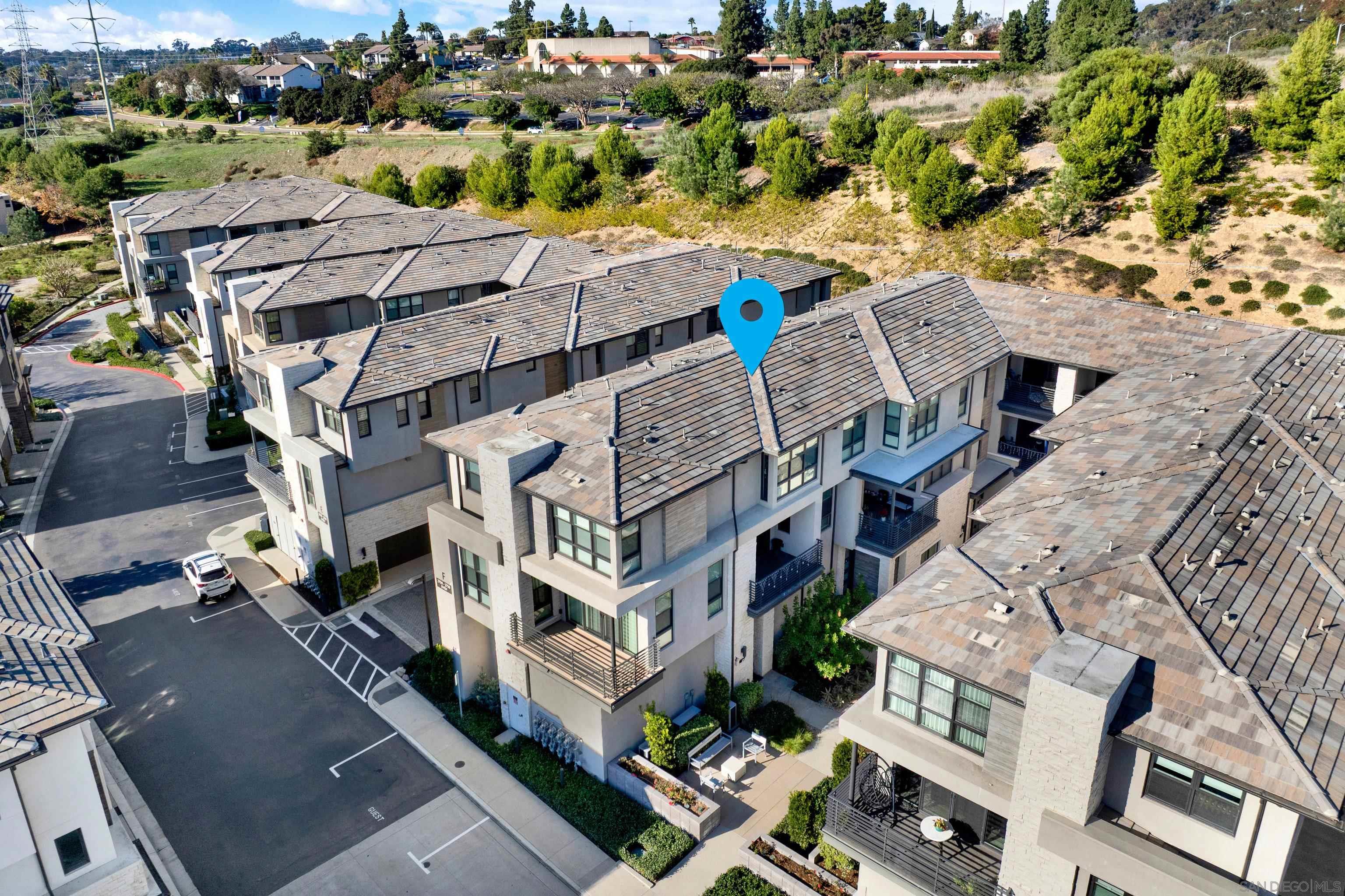 Detail Gallery Image 2 of 33 For 2756  via Alta Place, San Diego,  CA 92108 - 2 Beds | 2/1 Baths