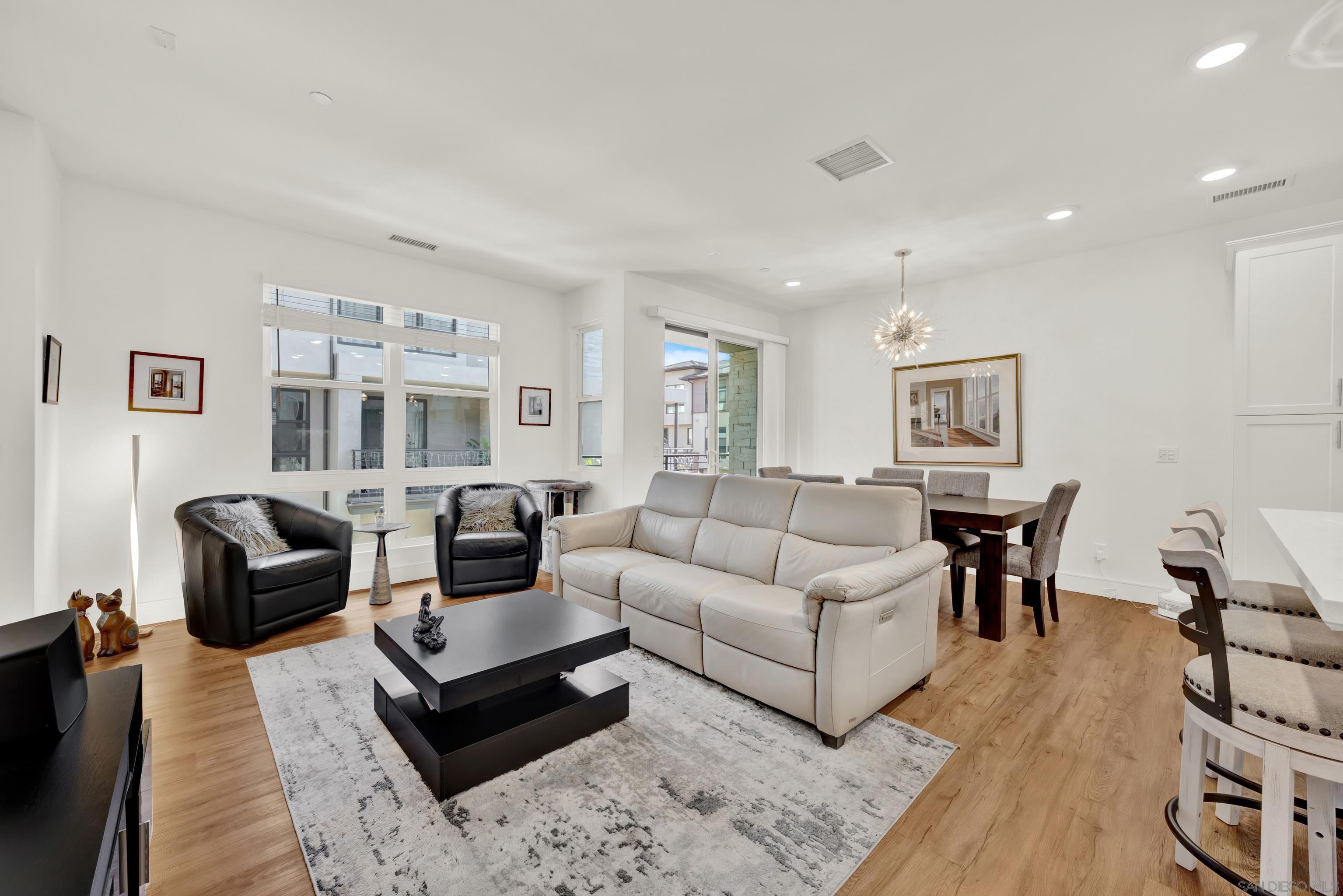 Detail Gallery Image 12 of 33 For 2756  via Alta Place, San Diego,  CA 92108 - 2 Beds | 2/1 Baths