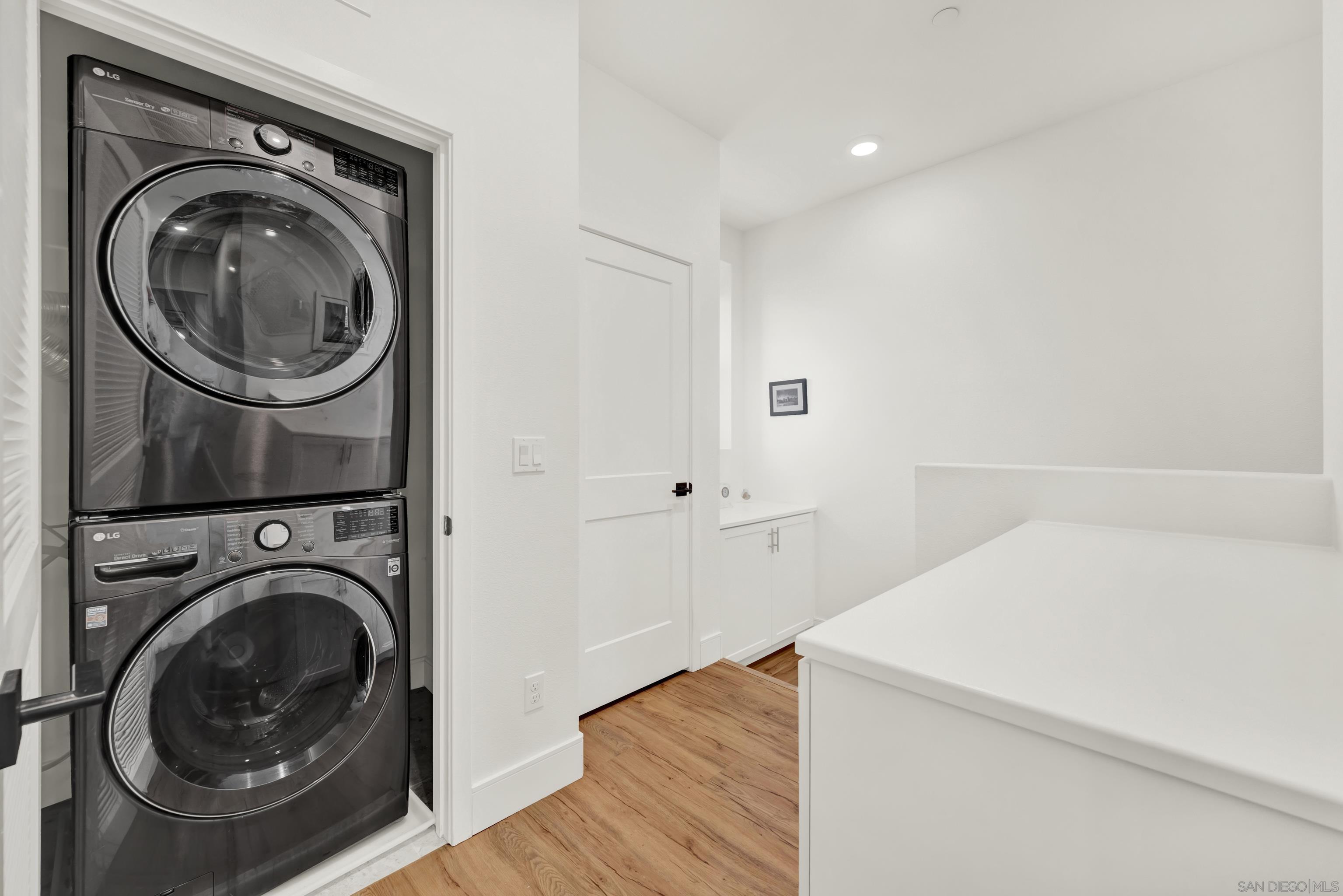 Detail Gallery Image 13 of 33 For 2756  via Alta Place, San Diego,  CA 92108 - 2 Beds | 2/1 Baths