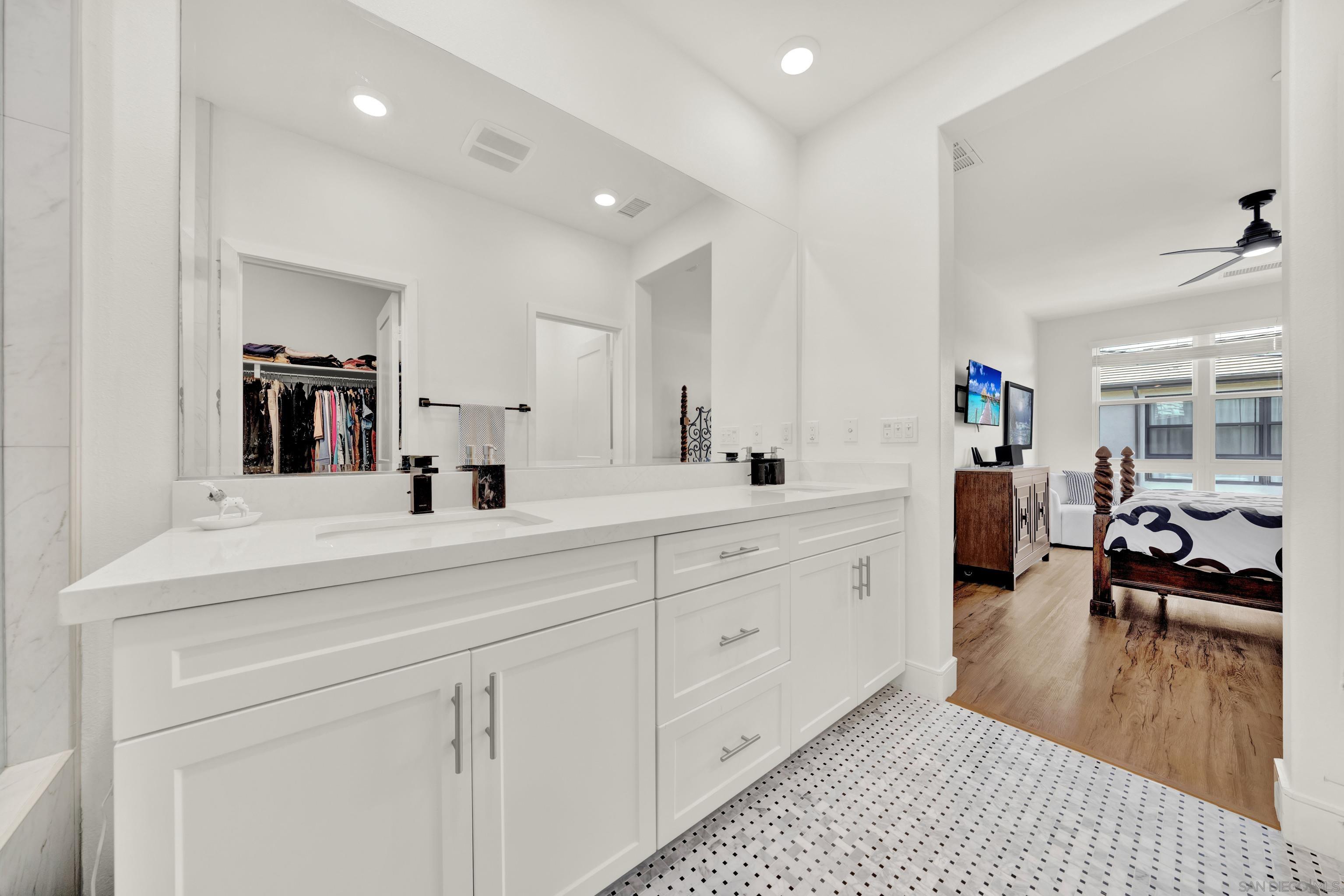 Detail Gallery Image 17 of 33 For 2756  via Alta Place, San Diego,  CA 92108 - 2 Beds | 2/1 Baths