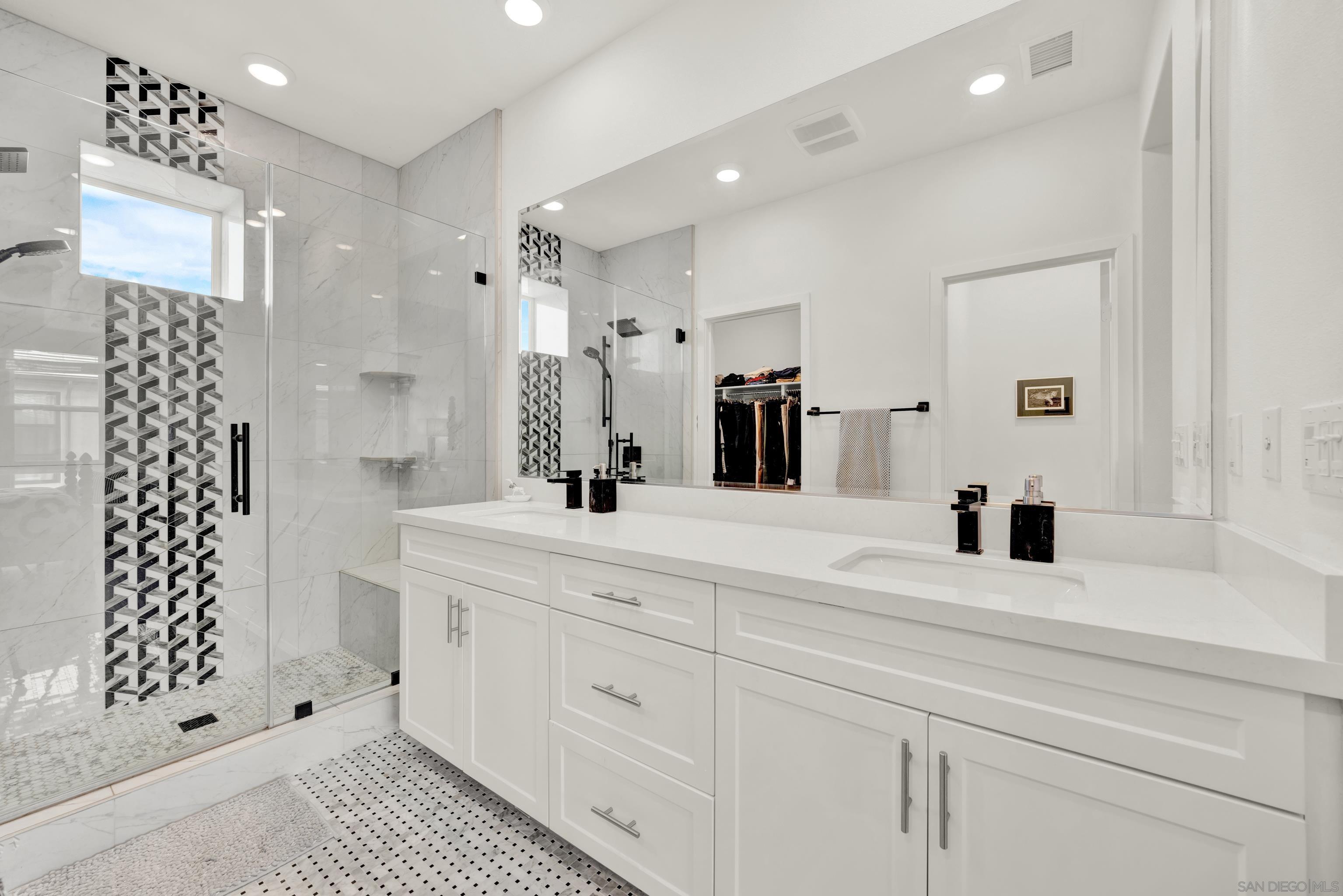 Detail Gallery Image 19 of 33 For 2756  via Alta Place, San Diego,  CA 92108 - 2 Beds | 2/1 Baths