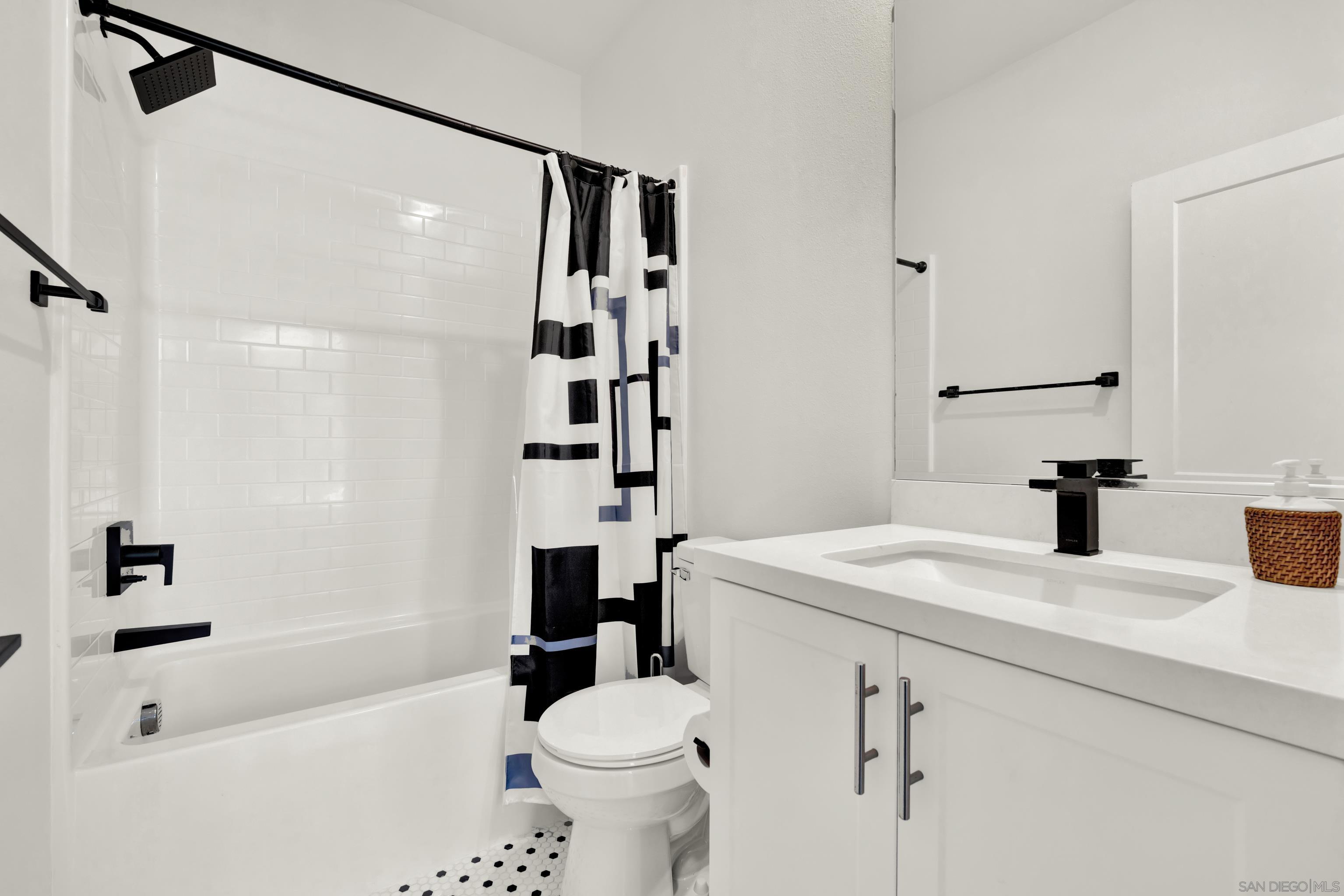 Detail Gallery Image 22 of 33 For 2756  via Alta Place, San Diego,  CA 92108 - 2 Beds | 2/1 Baths