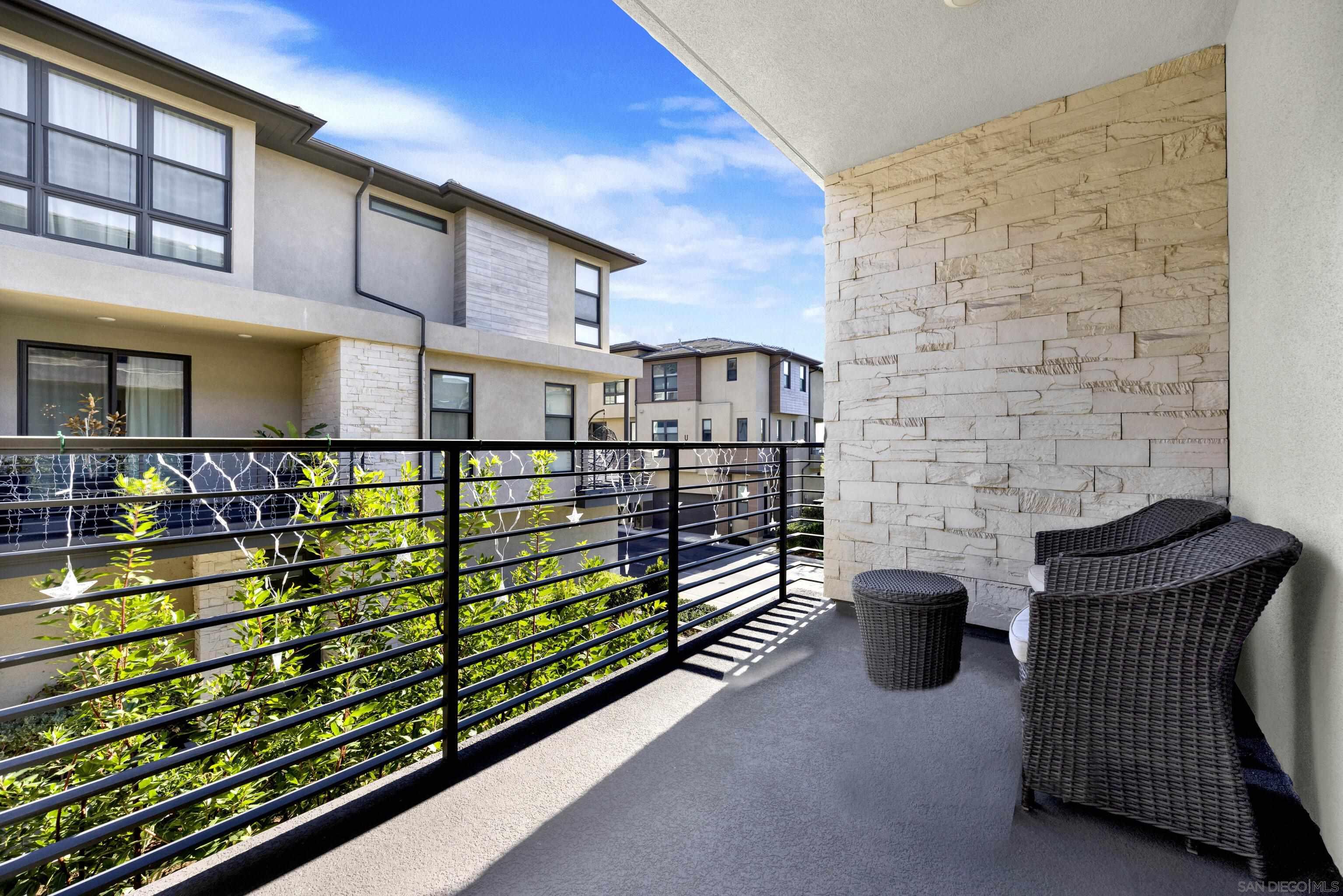 Detail Gallery Image 9 of 33 For 2756  via Alta Place, San Diego,  CA 92108 - 2 Beds | 2/1 Baths