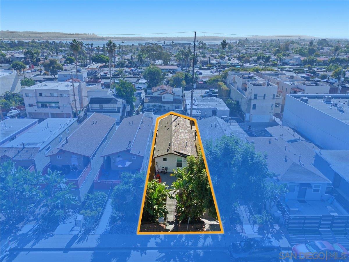 Detail Gallery Image 11 of 75 For 2033  Garnet Ave, San Diego,  CA 92109 - – Beds | – Baths