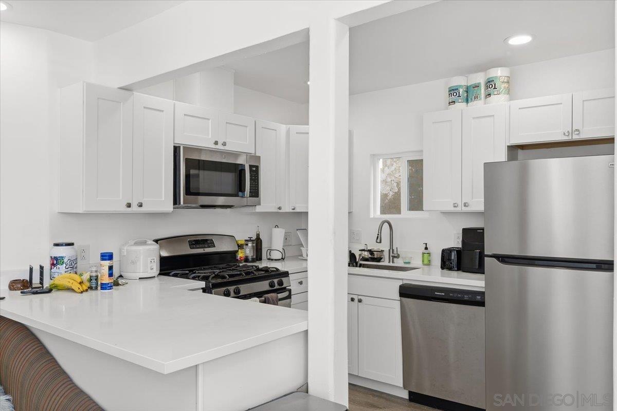 Detail Gallery Image 31 of 75 For 2033  Garnet Ave, San Diego,  CA 92109 - – Beds | – Baths