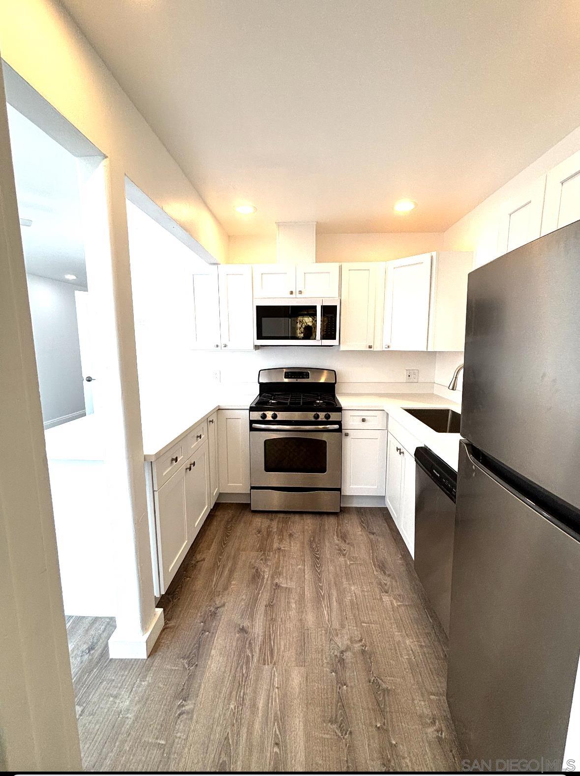 Detail Gallery Image 45 of 75 For 2033  Garnet Ave, San Diego,  CA 92109 - – Beds | – Baths