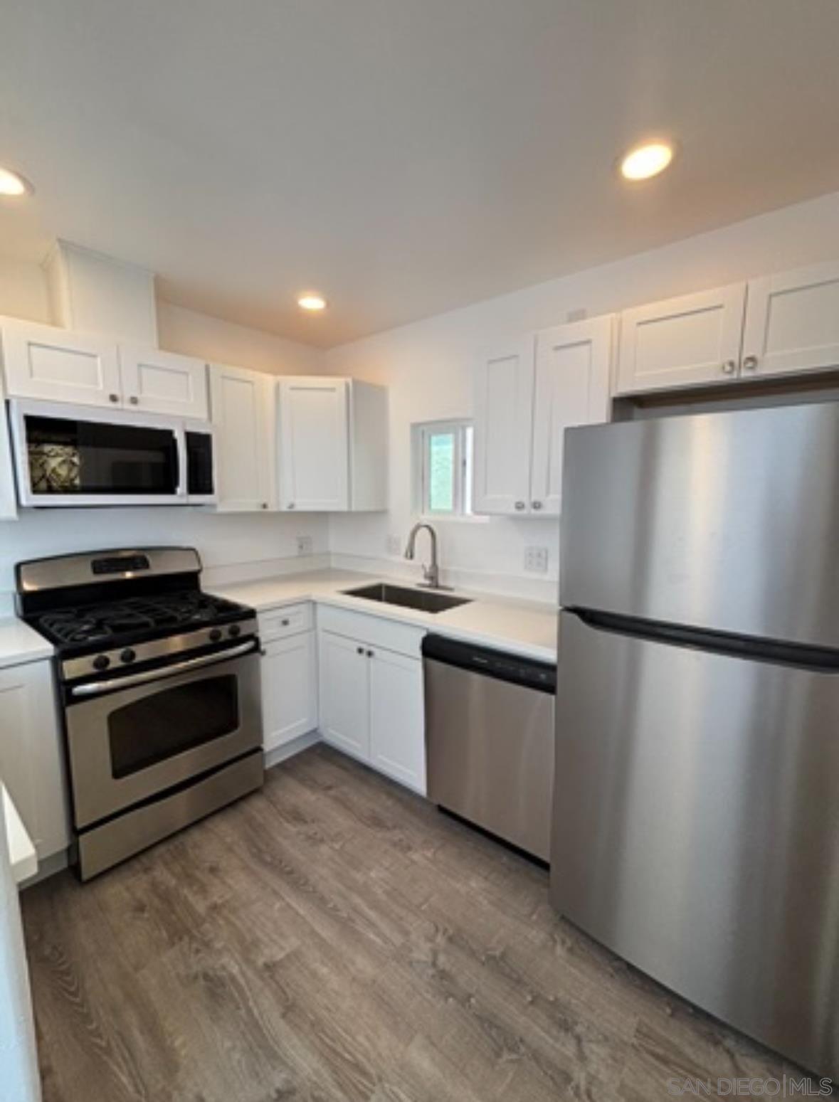 Detail Gallery Image 46 of 75 For 2033  Garnet Ave, San Diego,  CA 92109 - – Beds | – Baths