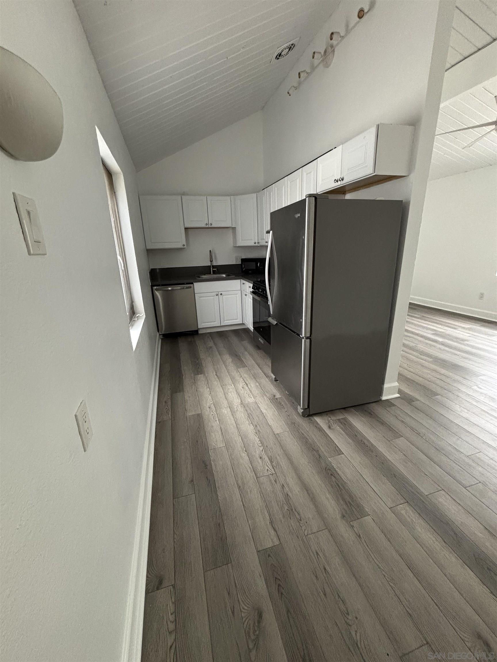 Detail Gallery Image 59 of 75 For 2033  Garnet Ave, San Diego,  CA 92109 - – Beds | – Baths