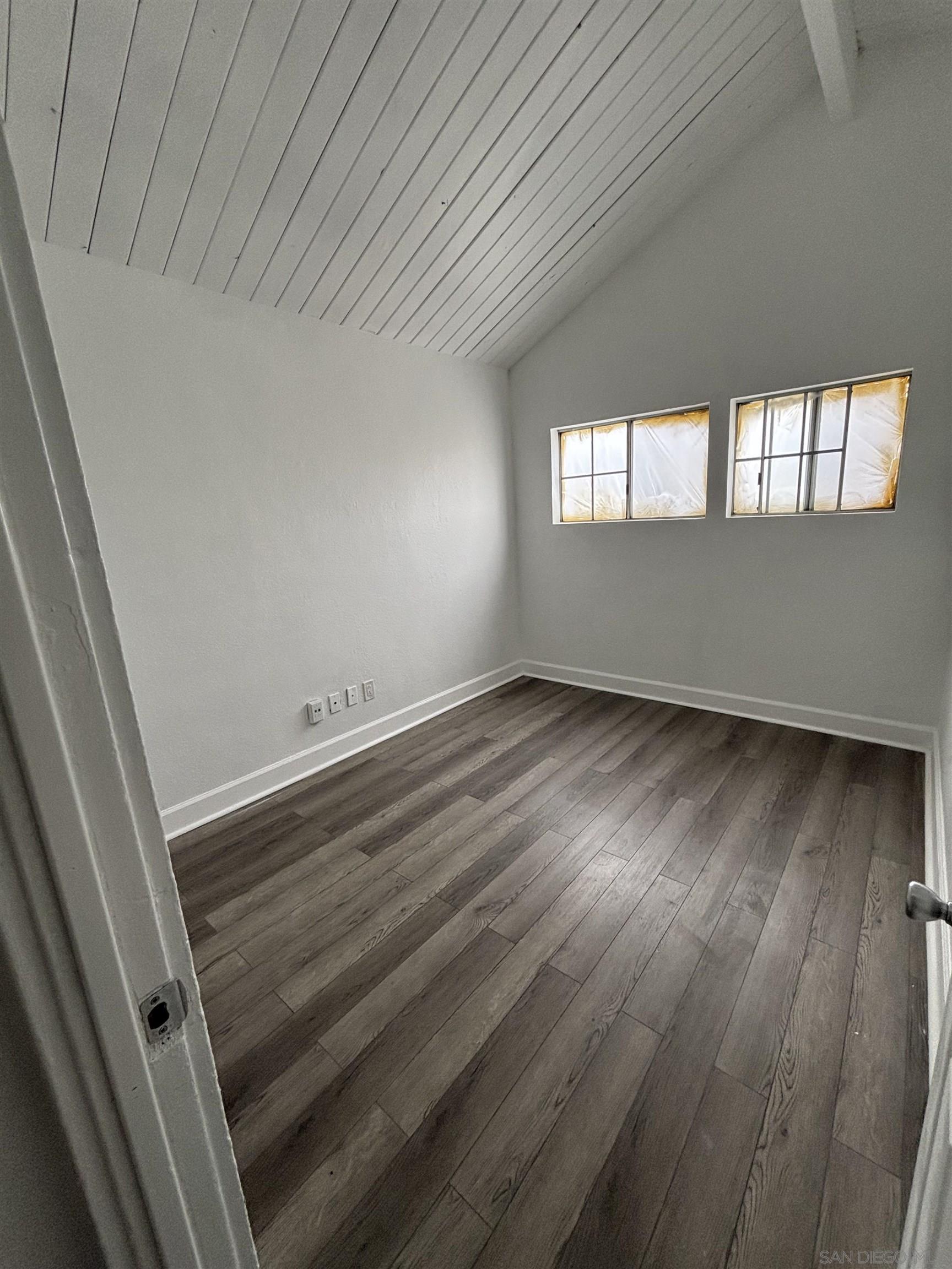 Detail Gallery Image 60 of 75 For 2033  Garnet Ave, San Diego,  CA 92109 - – Beds | – Baths