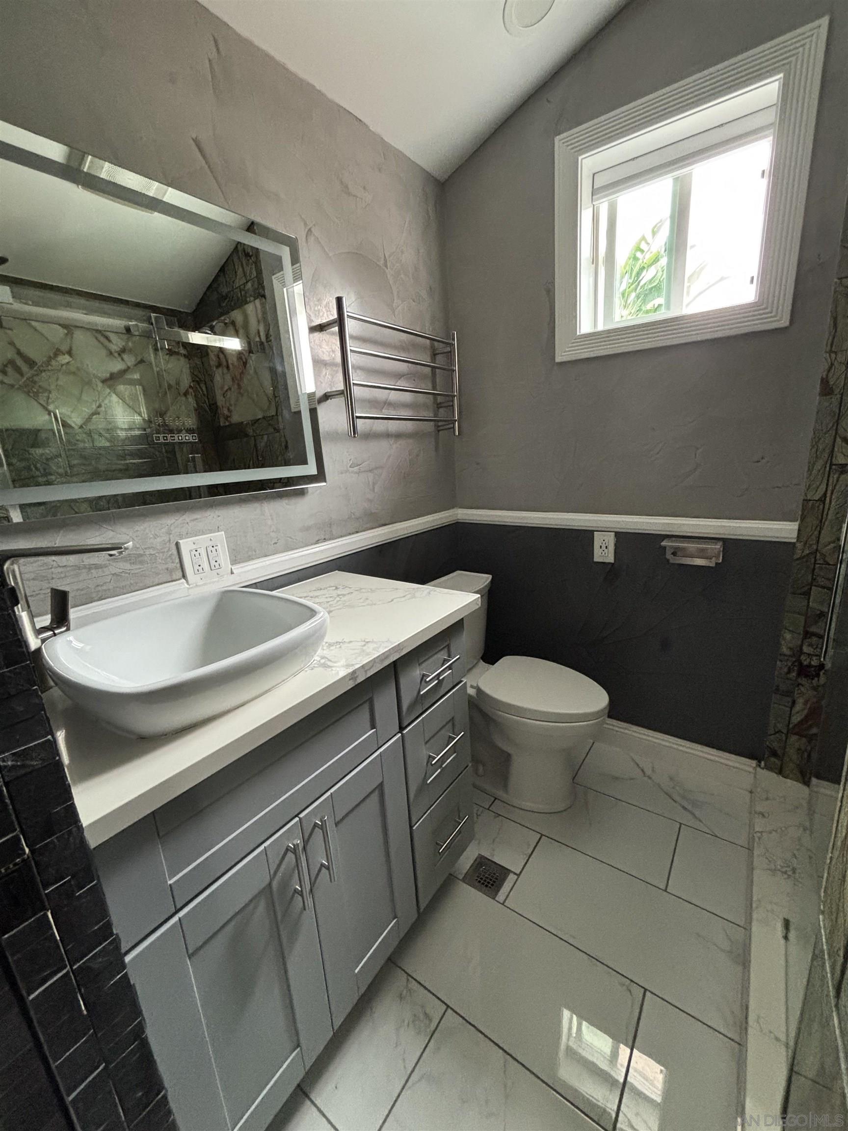 Detail Gallery Image 63 of 75 For 2033  Garnet Ave, San Diego,  CA 92109 - – Beds | – Baths