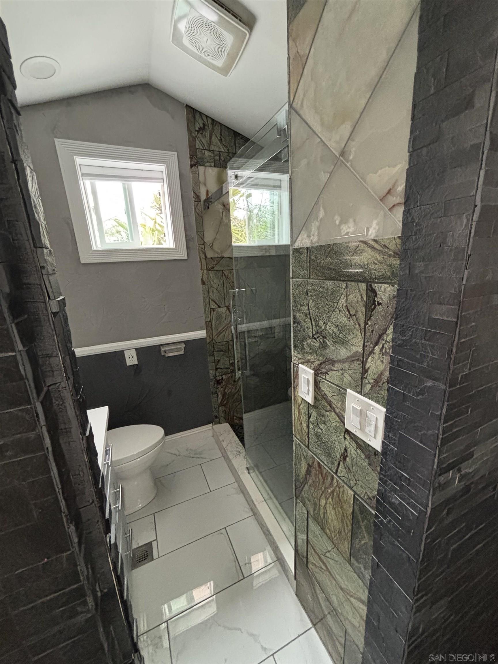 Detail Gallery Image 68 of 75 For 2033  Garnet Ave, San Diego,  CA 92109 - – Beds | – Baths