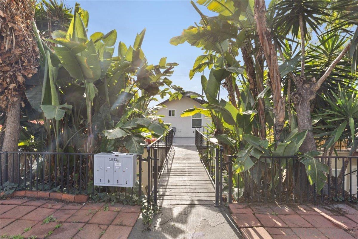 Detail Gallery Image 8 of 75 For 2033  Garnet Ave, San Diego,  CA 92109 - – Beds | – Baths