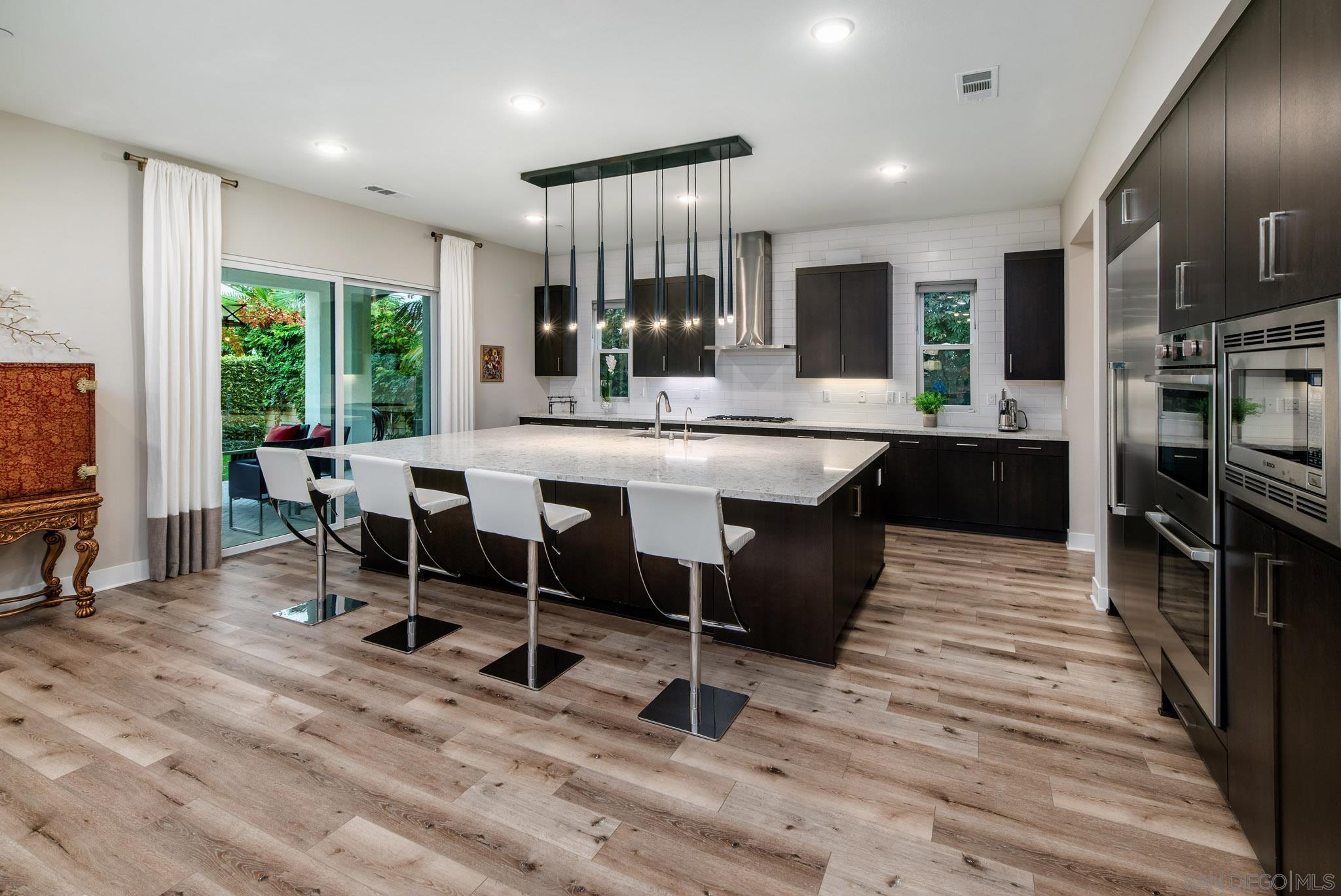 Detail Gallery Image 12 of 66 For 6203  Sunrose Crest Way, San Diego,  CA 92130 - 5 Beds | 5/1 Baths