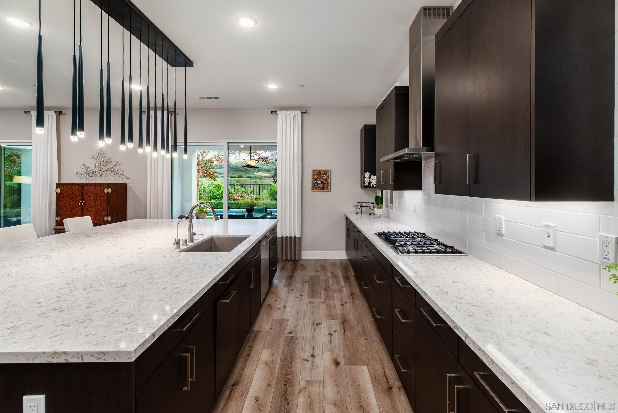 Detail Gallery Image 13 of 66 For 6203  Sunrose Crest Way, San Diego,  CA 92130 - 5 Beds | 5/1 Baths